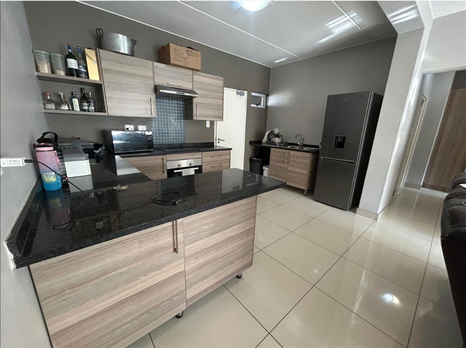 Mordern 2 bed,2 bath Apartment in a Prestigious Complex
