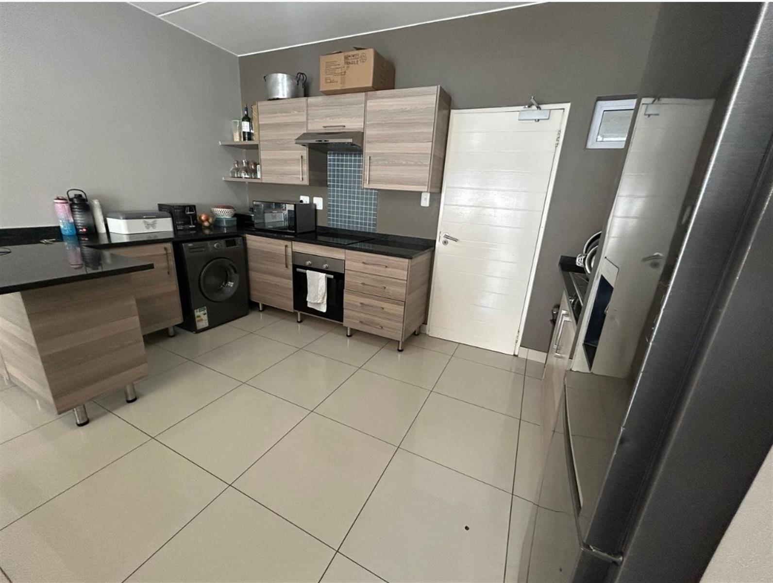 Mordern 2 bed,2 bath Apartment in a Prestigious Complex