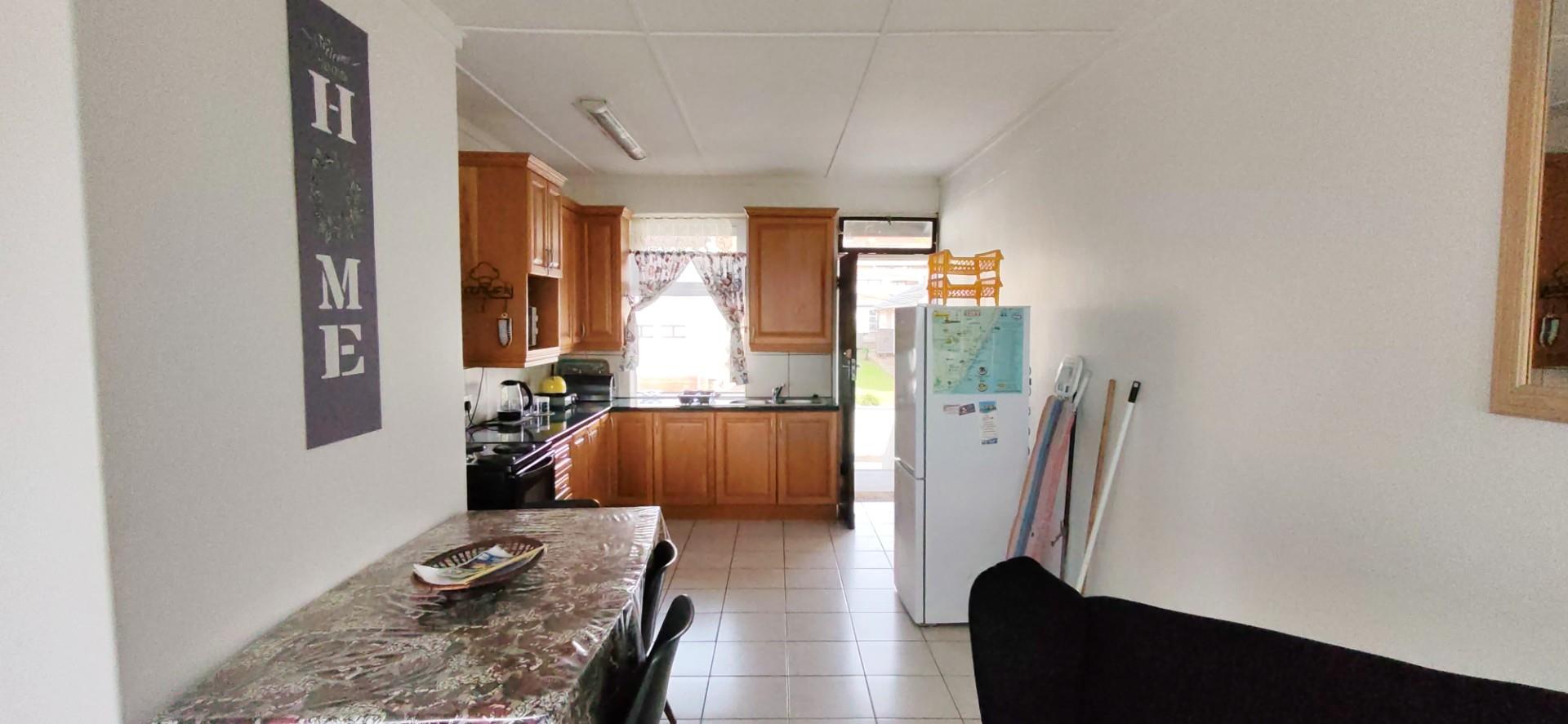 Apartment For Sale in Uvongo, Margate, KwaZulu Natal