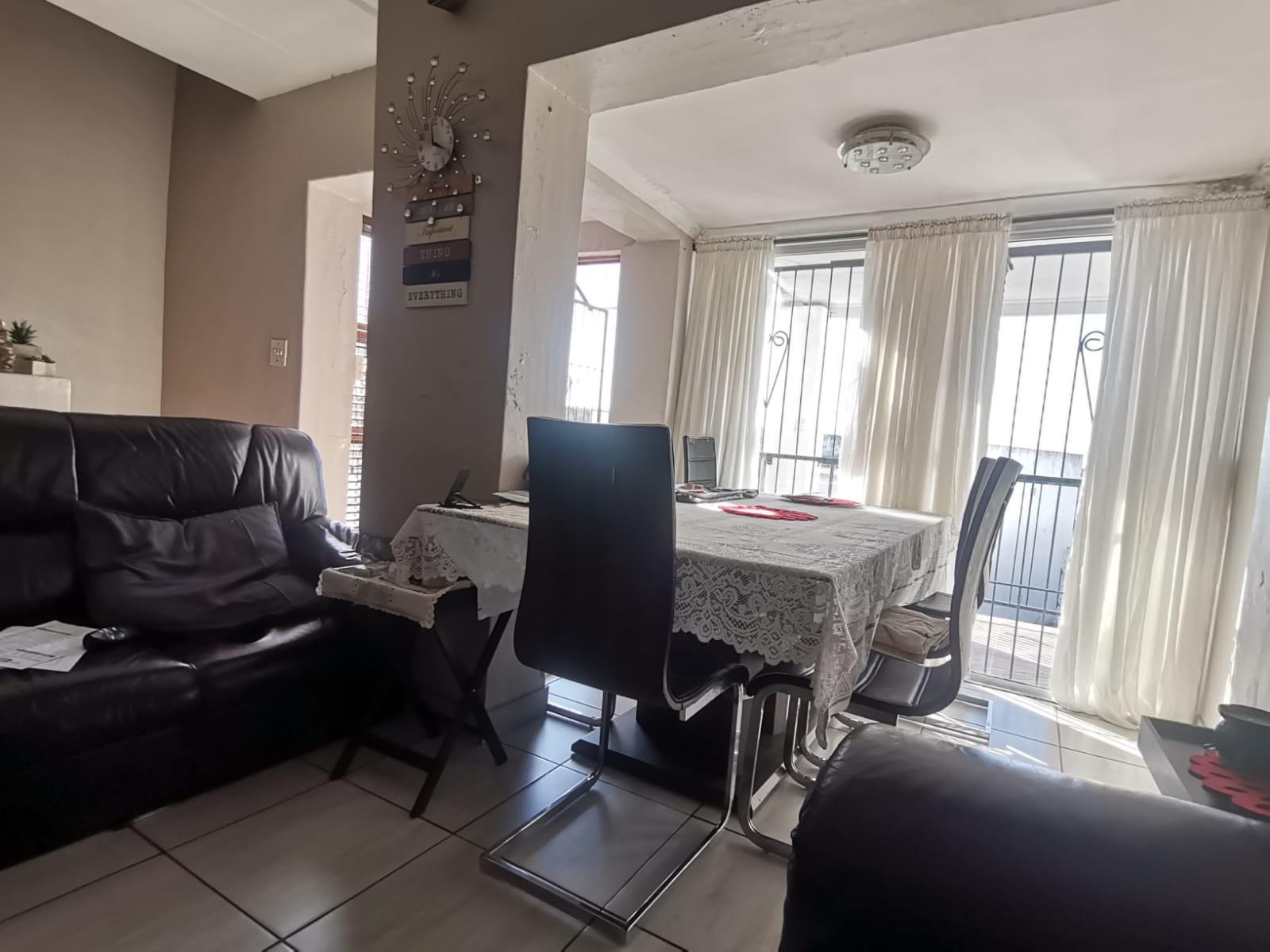 Duplex For Sale in Paarl East, Paarl
