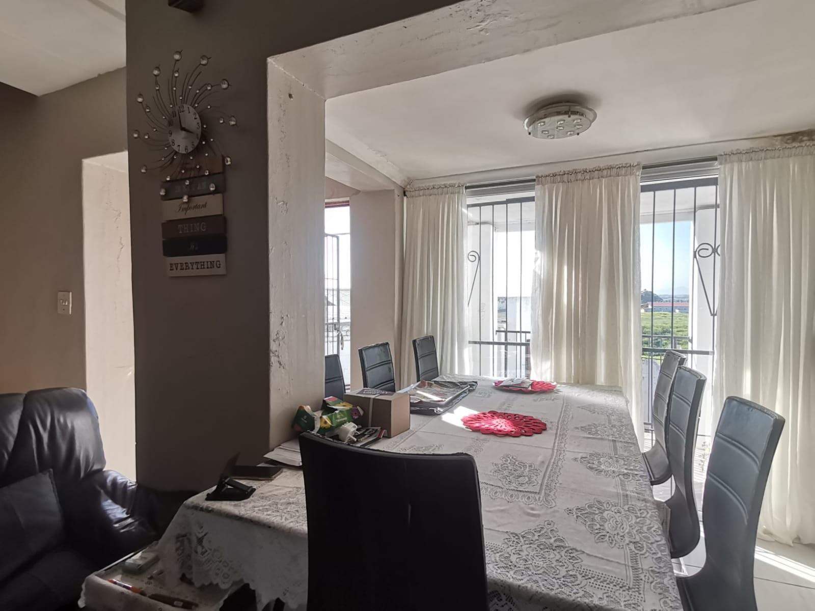 Duplex For Sale in Paarl East, Paarl