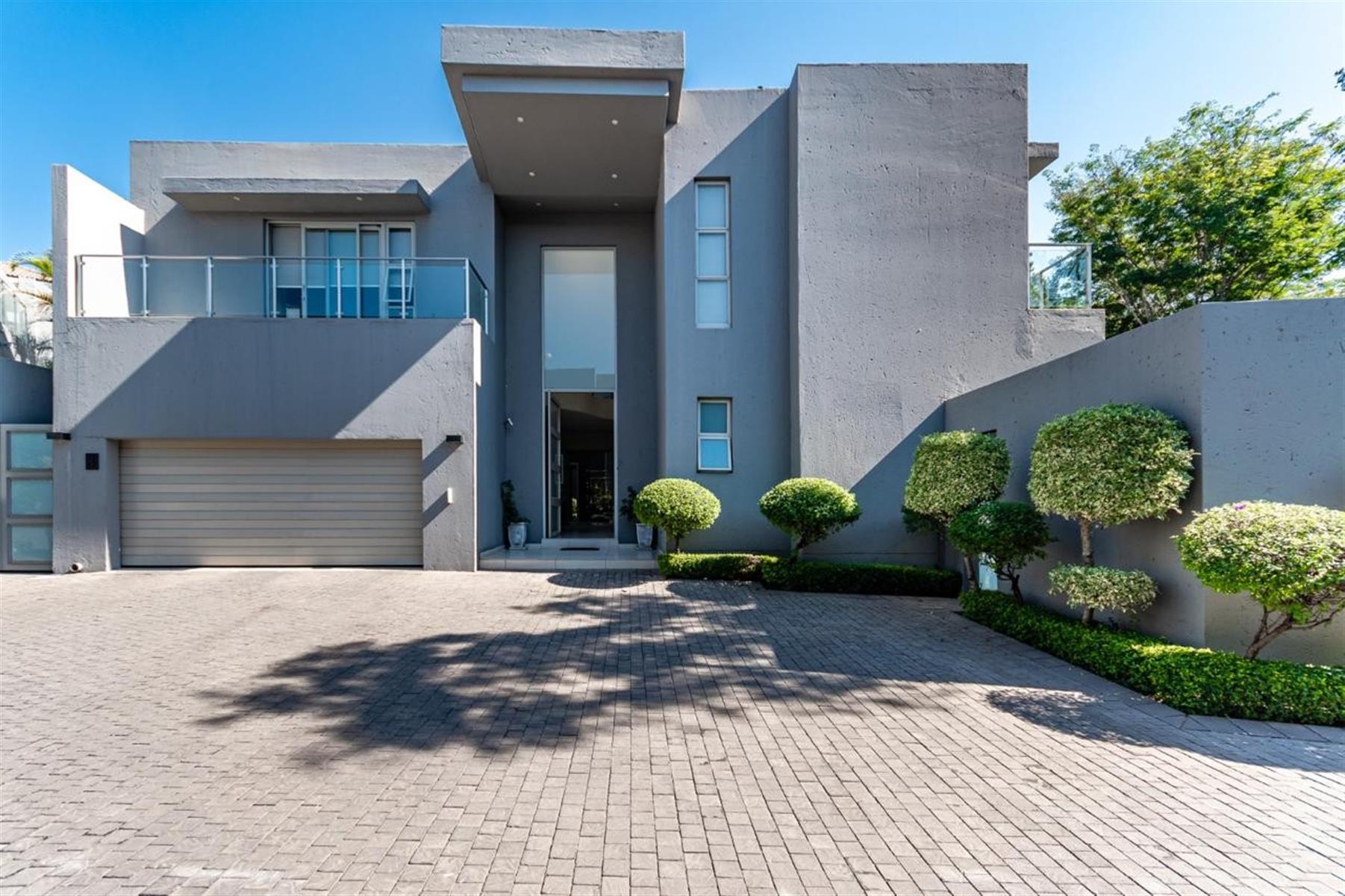 Luxurious Lock Up And Go Cluster Living At It's Very Best