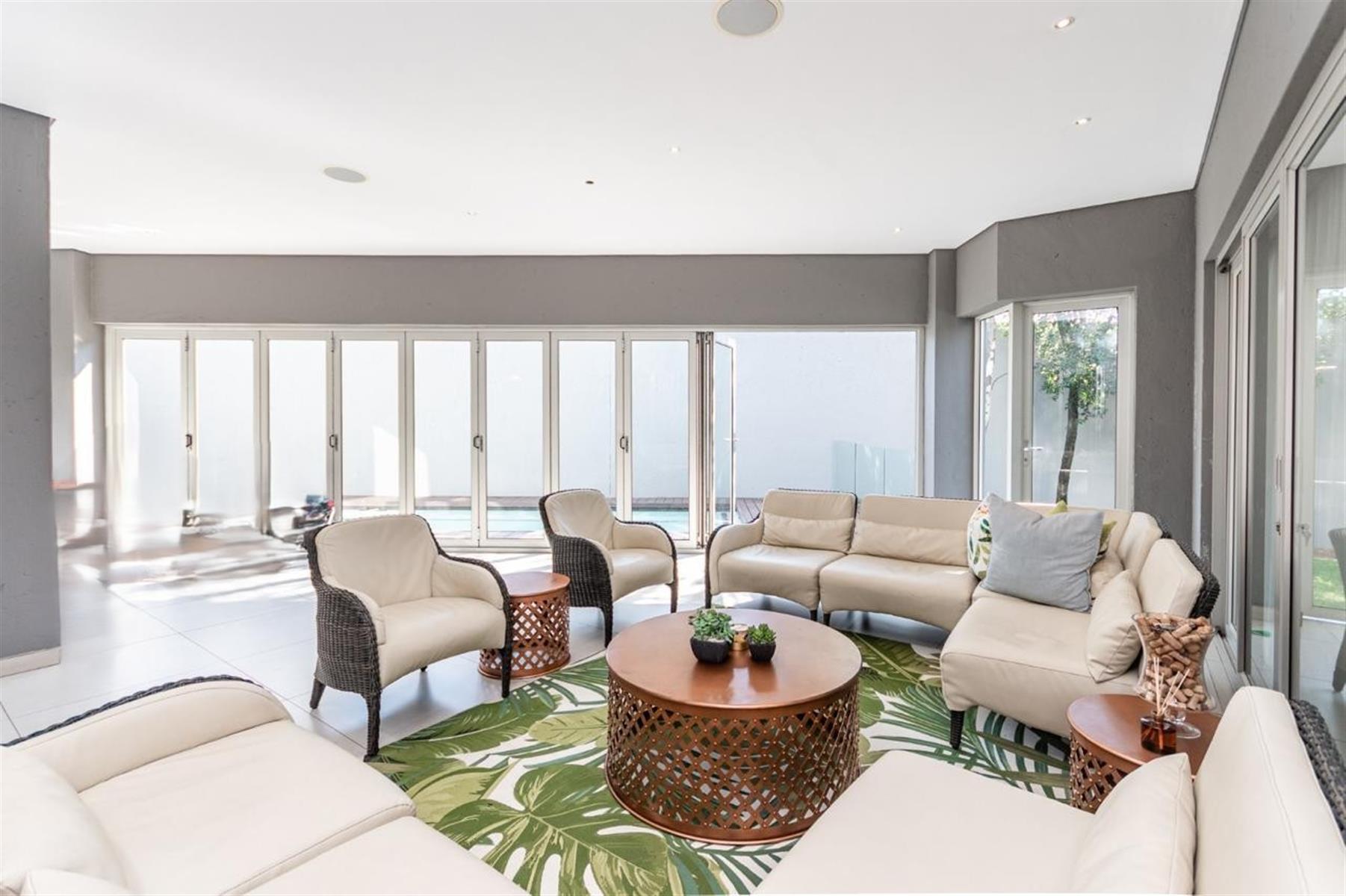 Luxurious Lock Up And Go Cluster Living At It's Very Best