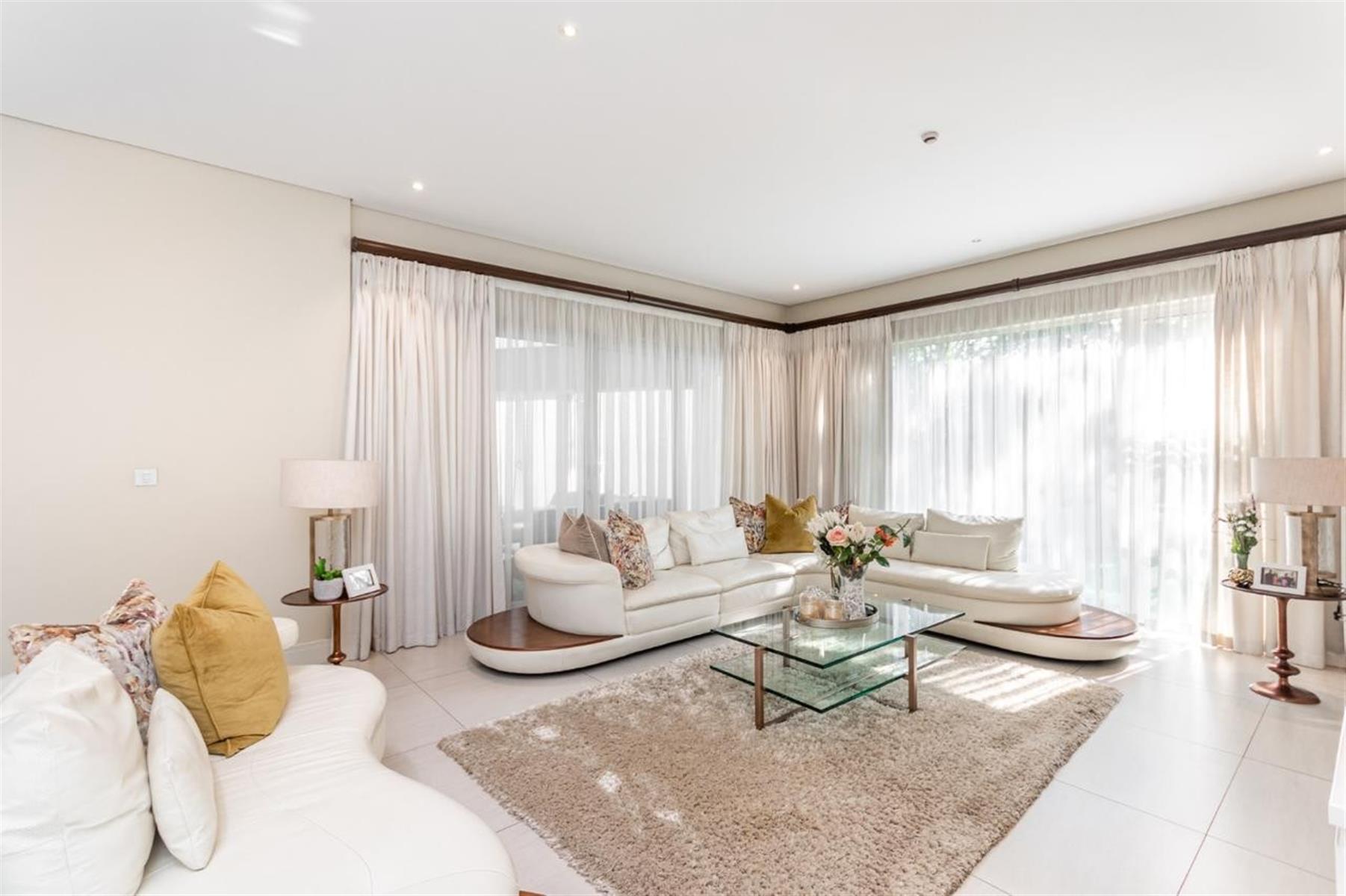 Luxurious Lock Up And Go Cluster Living At It's Very Best