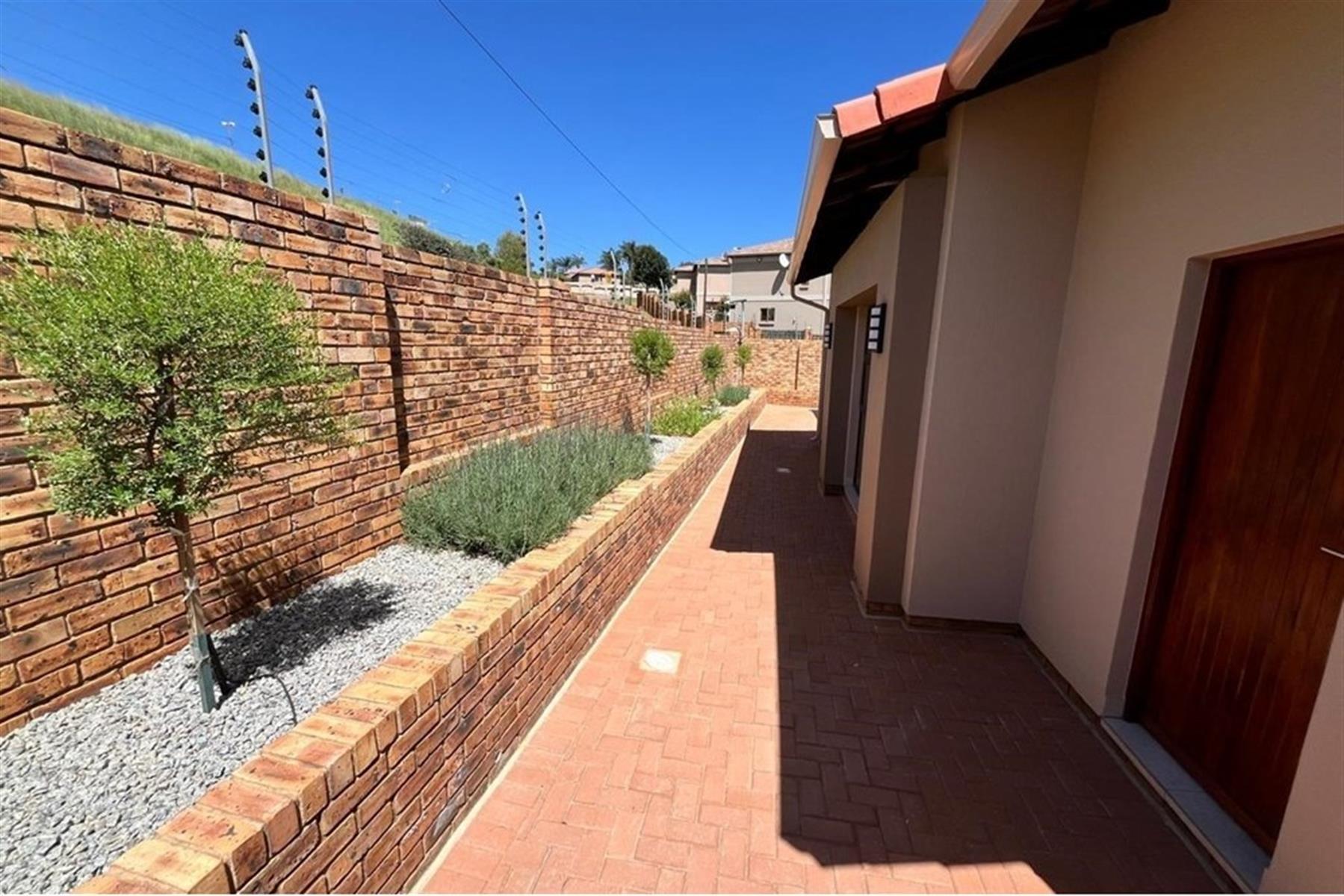 House for rent in Chancliff AH, Krugersdorp, 48, Silver Stream Estate, 371 Robin Road, Chancliff AH, Krugersdorp, Gauteng, 222 m²