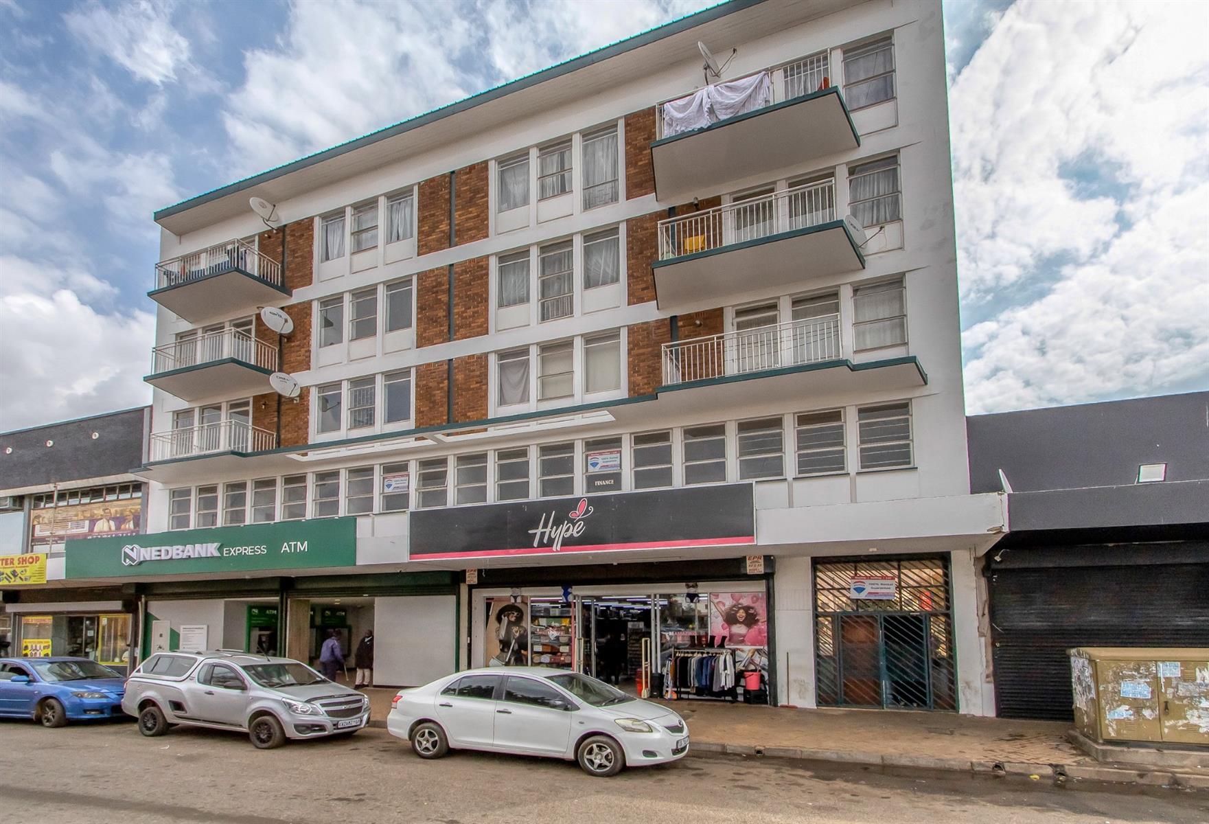 Prime Mixed-Use, Cash Flush Investment Opportunity in Westonaria
