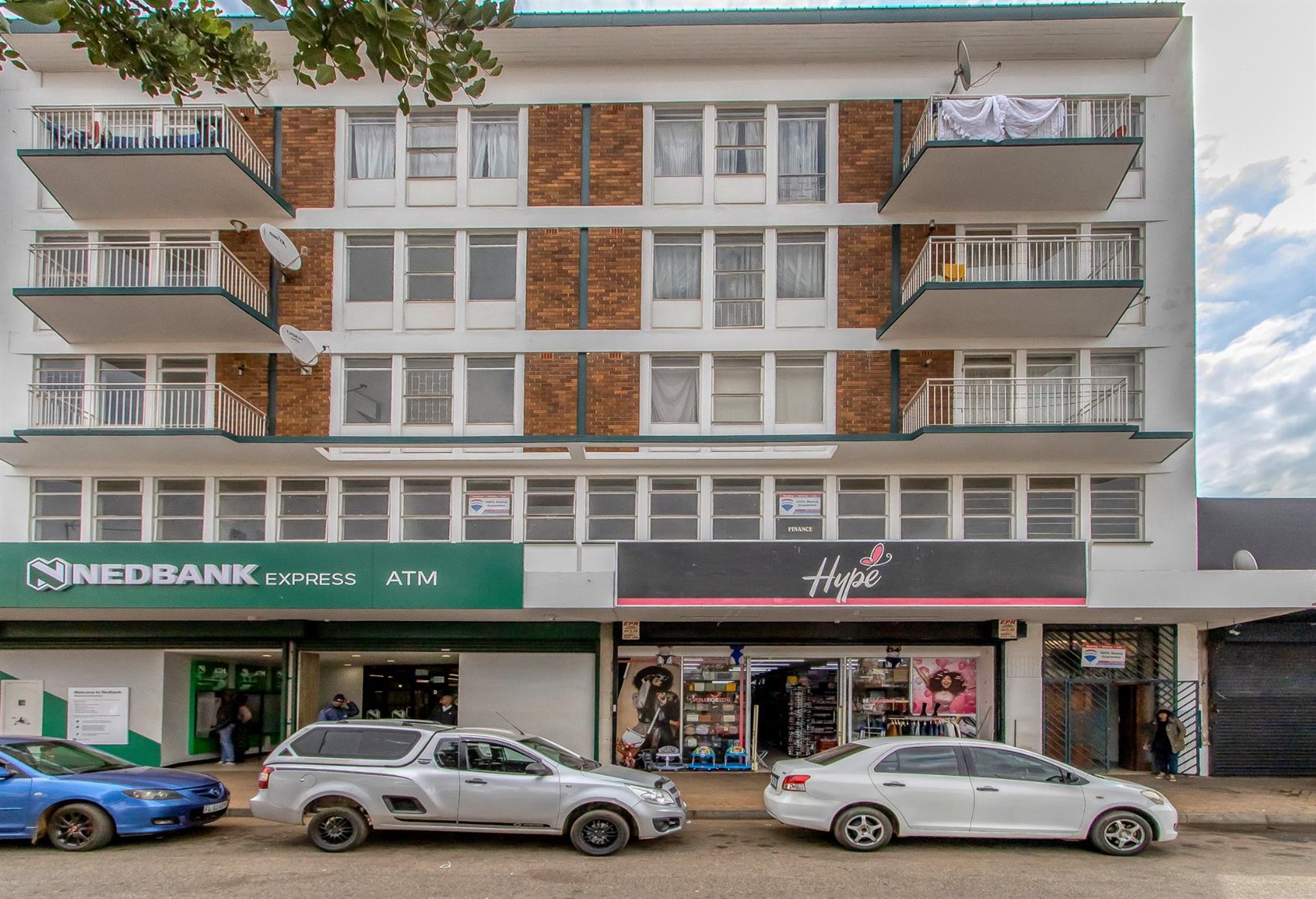 Prime Mixed-Use, Cash Flush Investment Opportunity in Westonaria