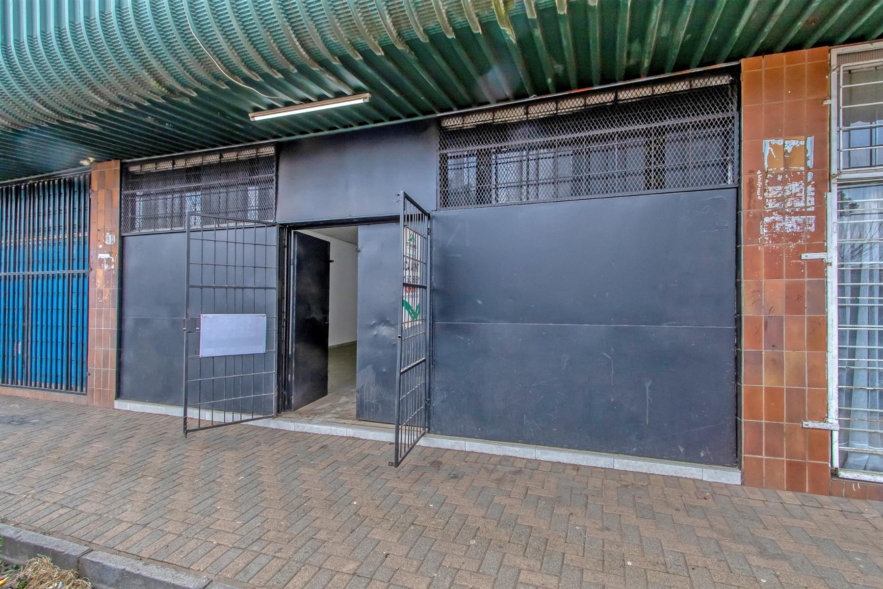 Investor’s Dream! Instant Income From Fully Lettable 3-Shop Erf in Randfontein