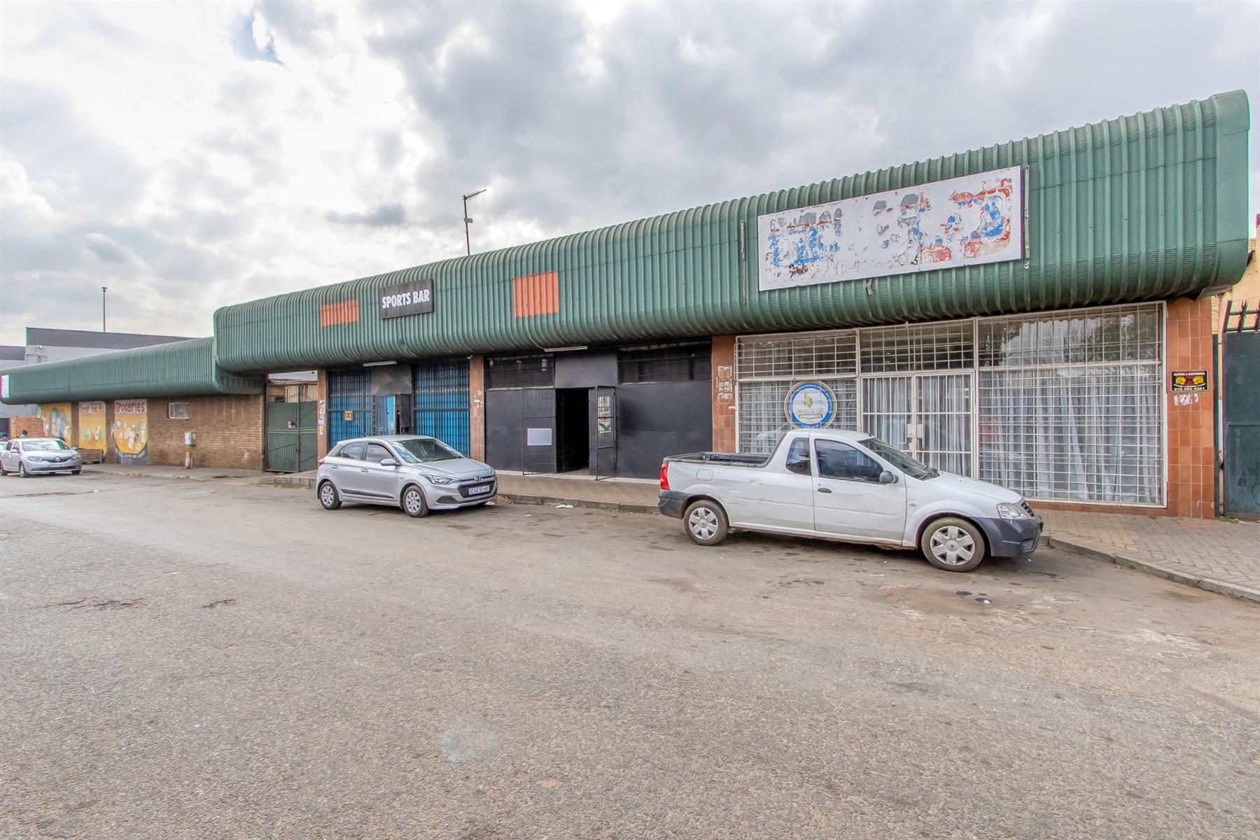 Investor’s Dream! Instant Income From Fully Lettable 3-Shop Erf in Randfontein