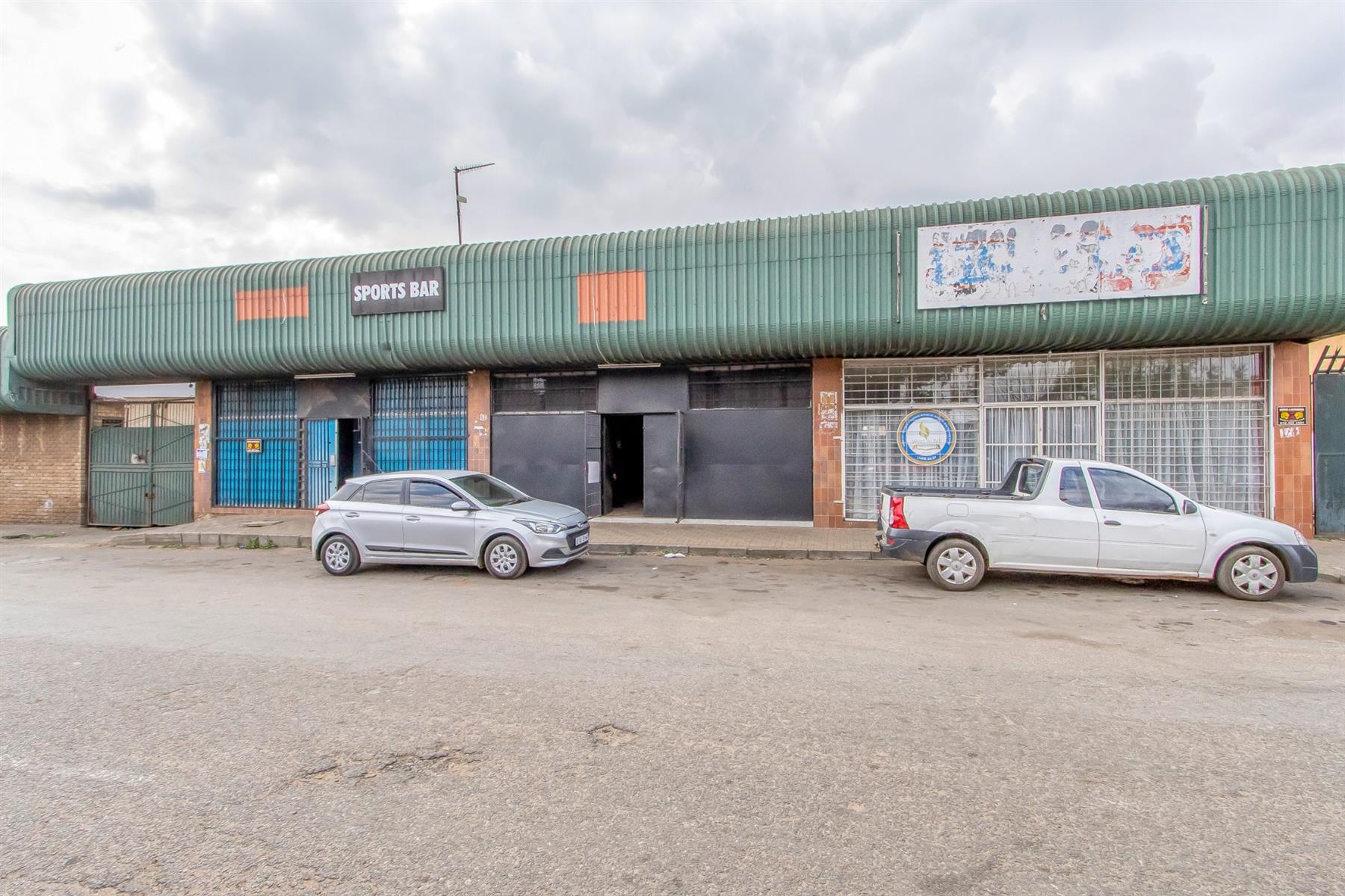 Investor’s Dream! Instant Income From Fully Lettable 3-Shop Erf in Randfontein