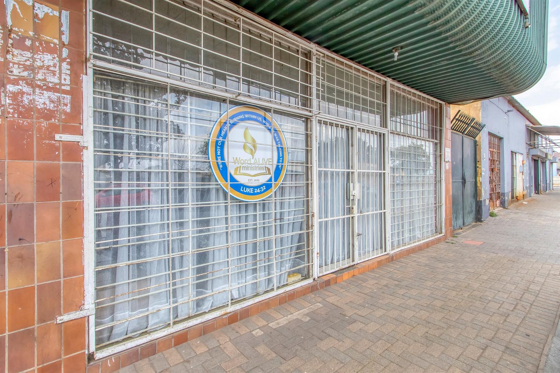 Investor’s Dream! Instant Income From Fully Lettable 3-Shop Erf in Randfontein