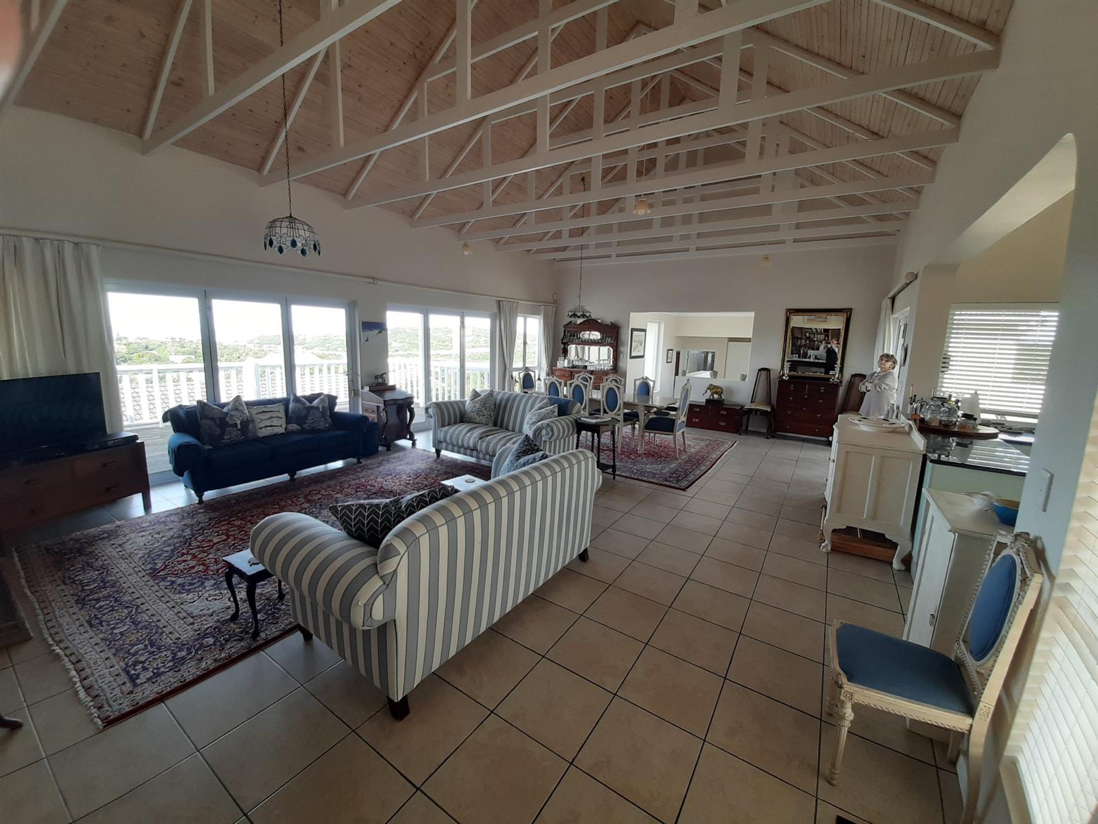 Five Bedroom House on the Peninsula Kleinemonde Eastern Cape