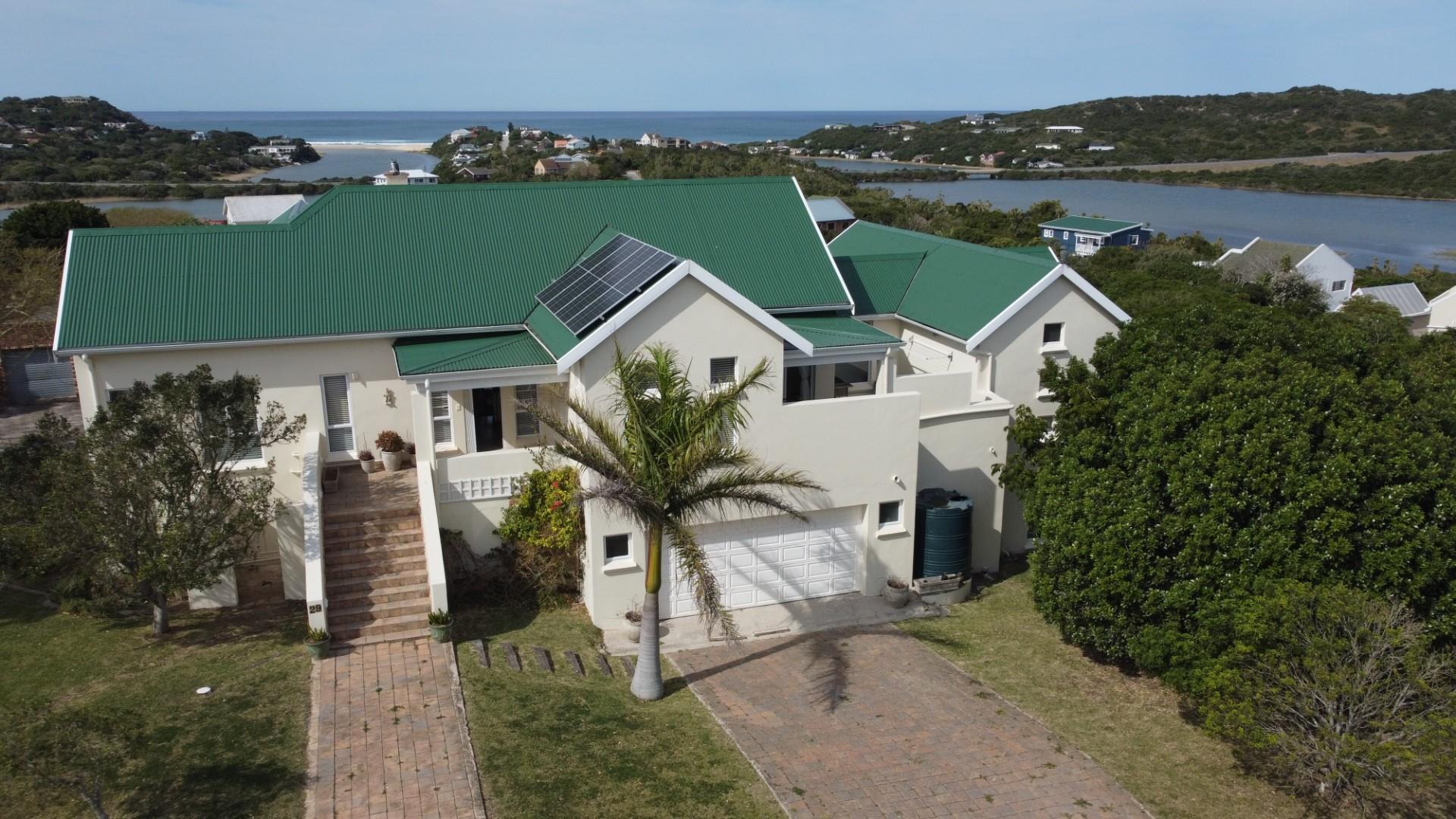 Five Bedroom House on the Peninsula Kleinemonde Eastern Cape