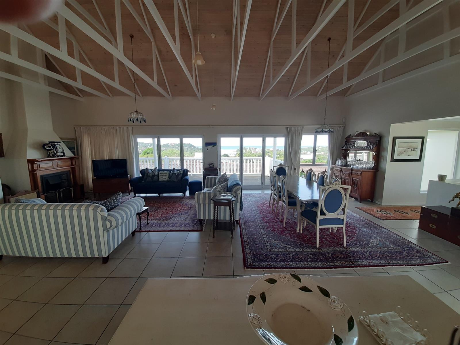 Five Bedroom House on the Peninsula Kleinemonde Eastern Cape
