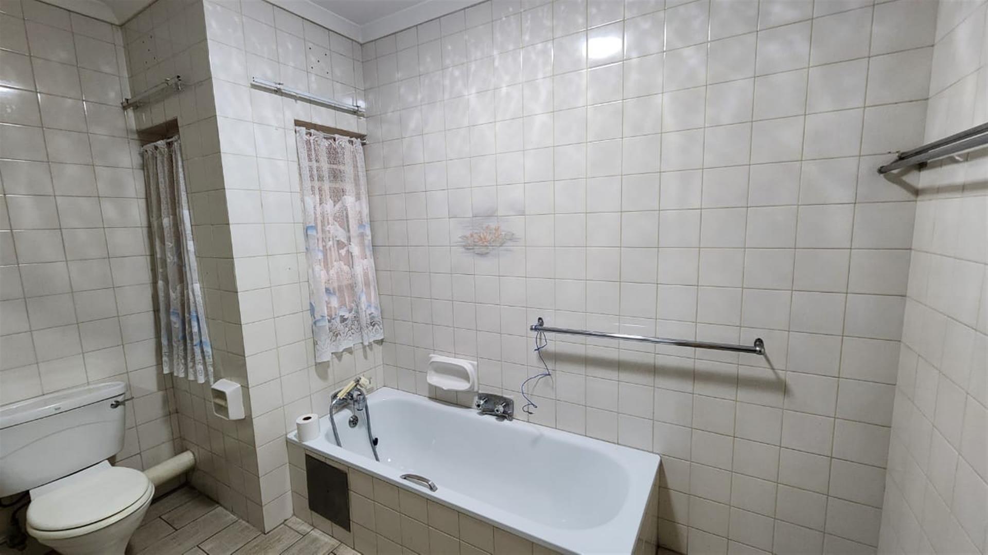 Comfortable and Secure 1-Bedroom Unit in Gold Reef Retirement Village