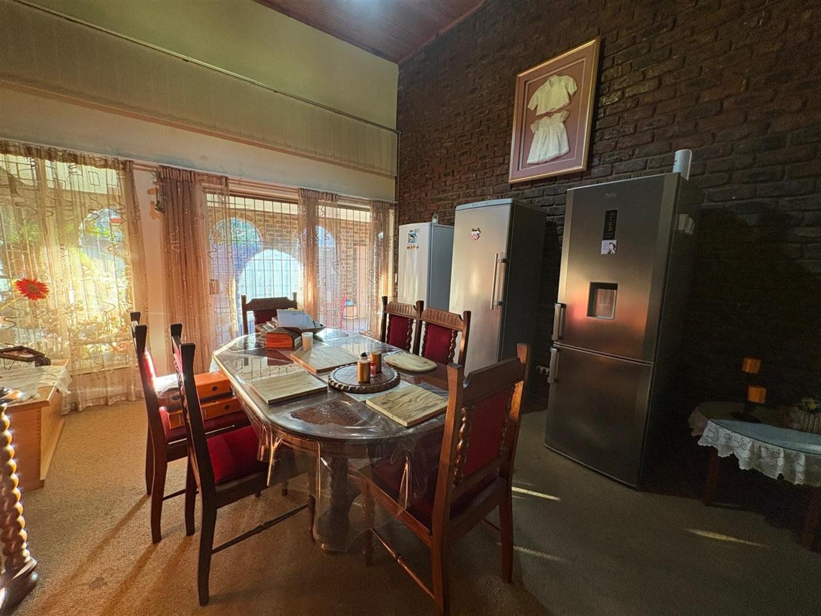 Spacious Family Living in Sought-After Amiel Park, Newcastle