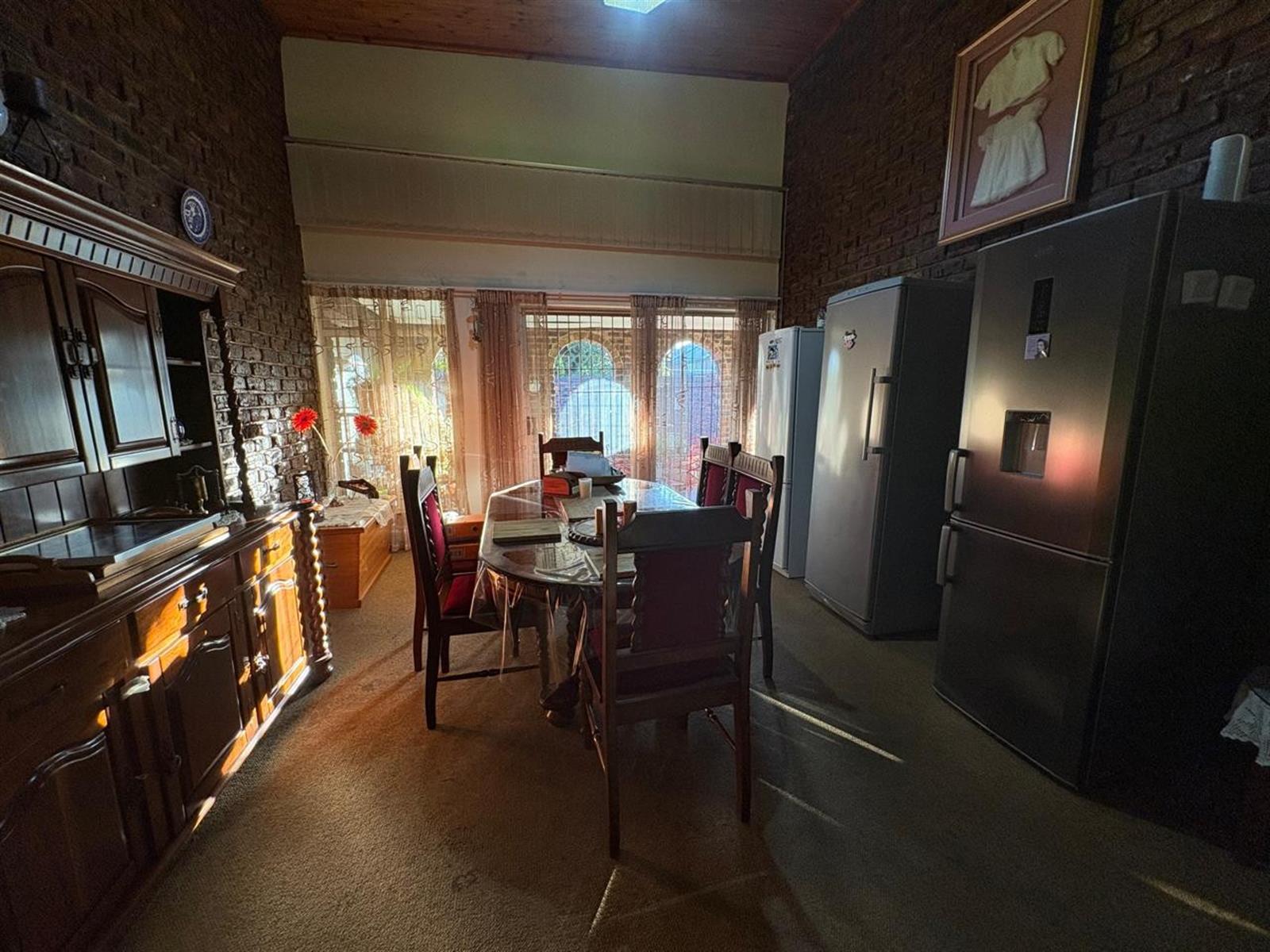 Spacious Family Living in Sought-After Amiel Park, Newcastle