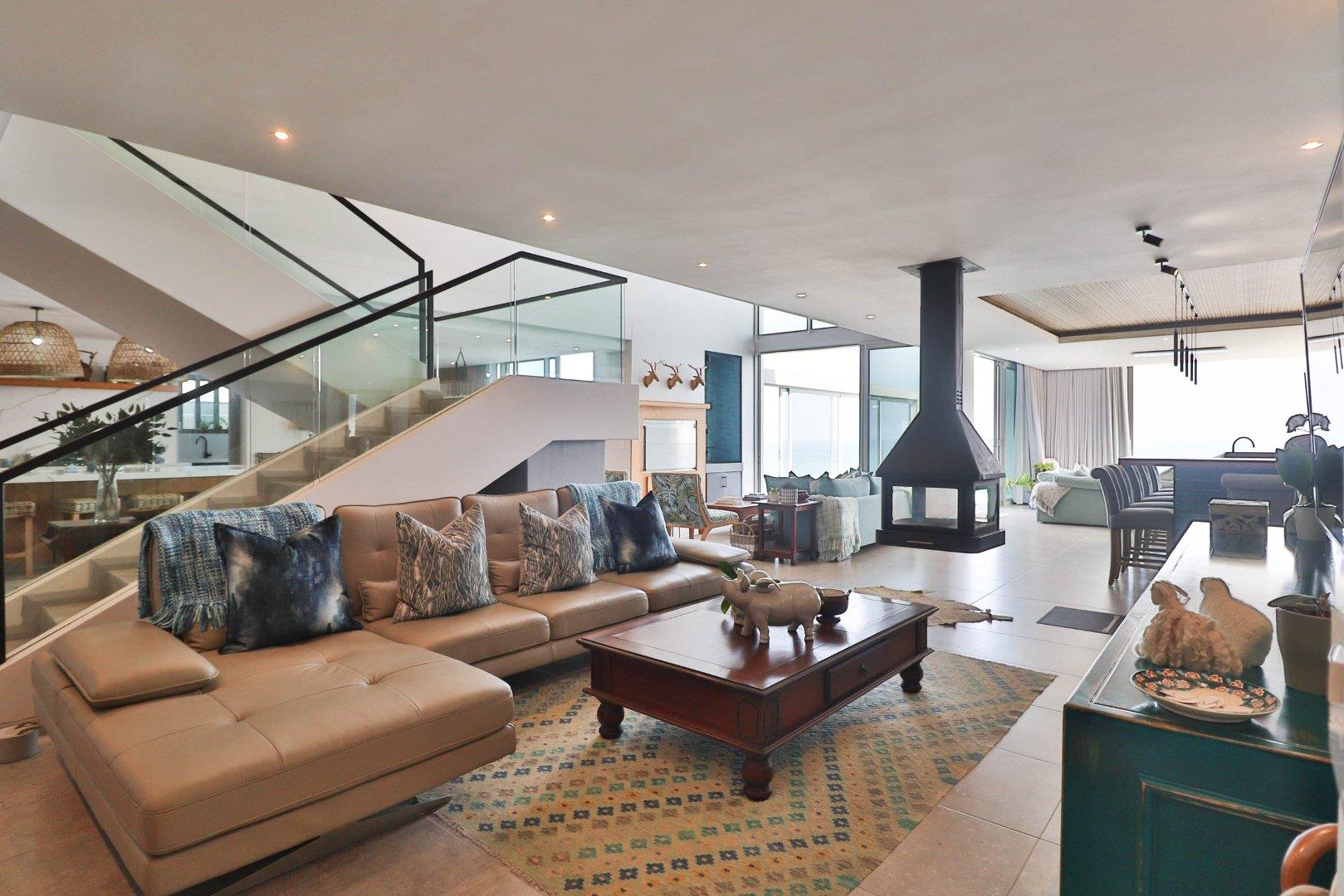 The Pinnacle of Luxury Living on the Cliffside