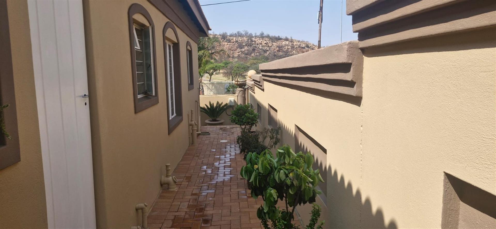 Townhouse for sale in Wilkoppies, Klerksdorp, North West