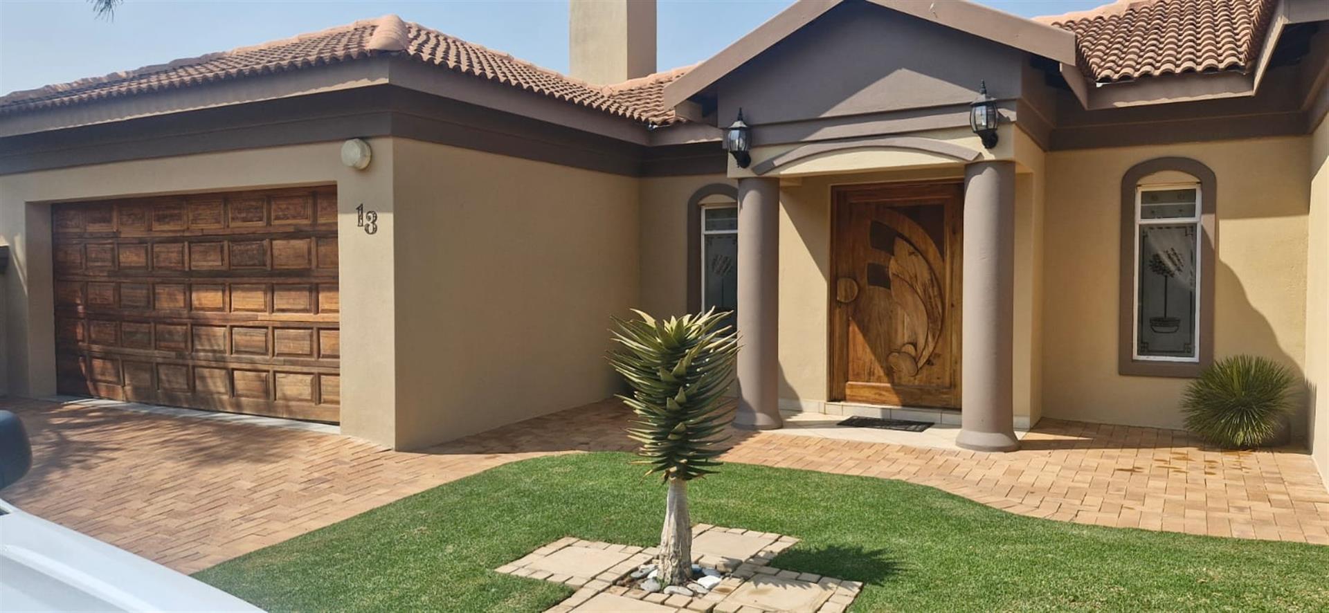 Townhouse for sale in Wilkoppies, Klerksdorp, North West