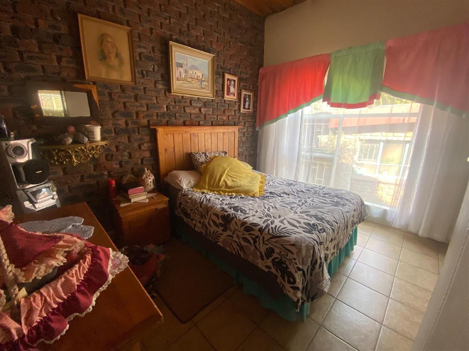 Renovator’s Dream - Spacious 4-Bedroom Home with Endless Possibilities