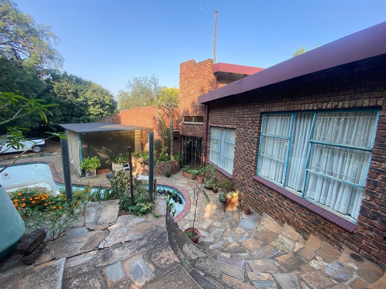 Renovator’s Dream - Spacious 4-Bedroom Home with Endless Possibilities