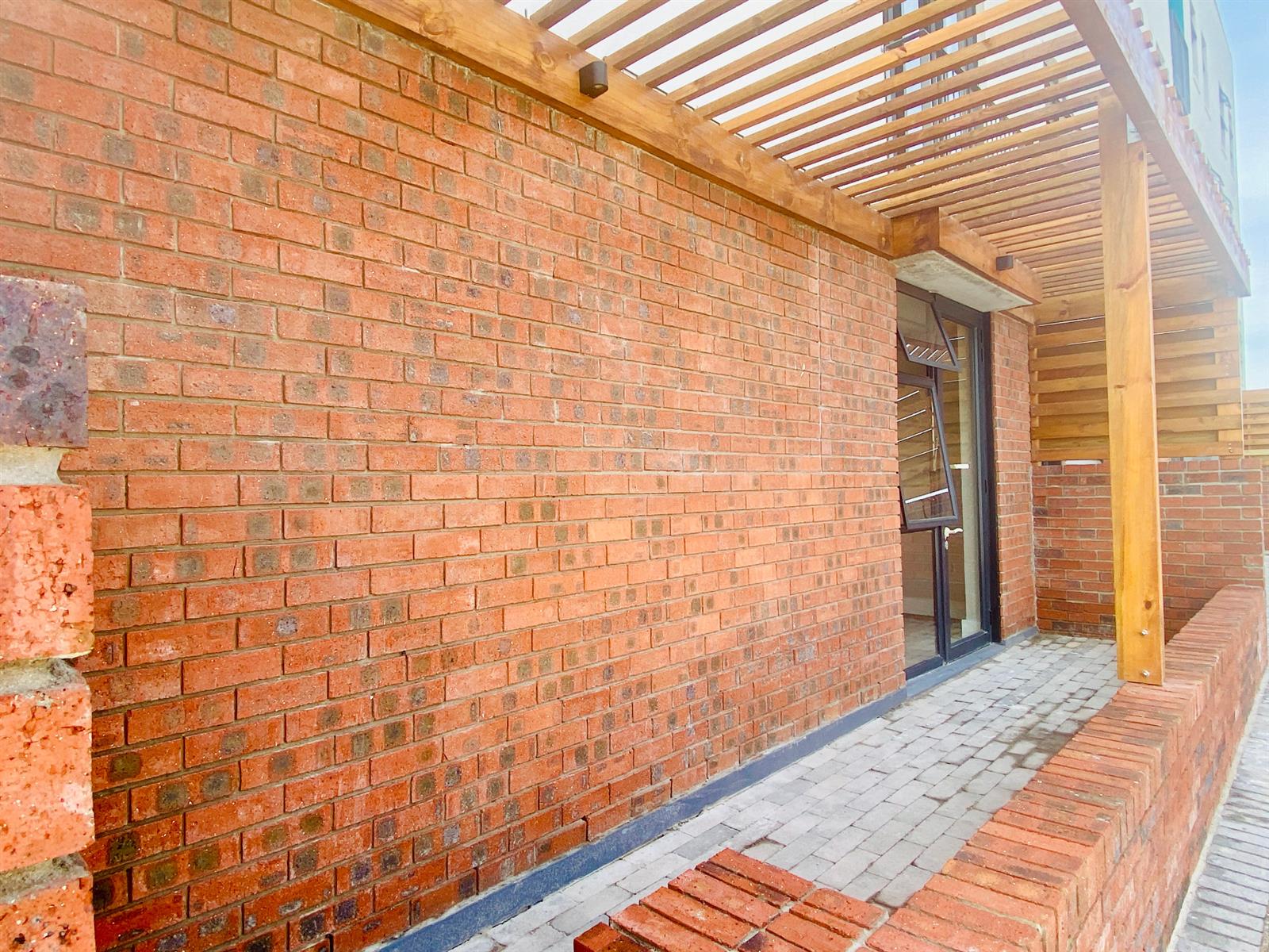 Amazing Ground Floor Apartment For Sale in Conradie Park, Thornton, Cape Town