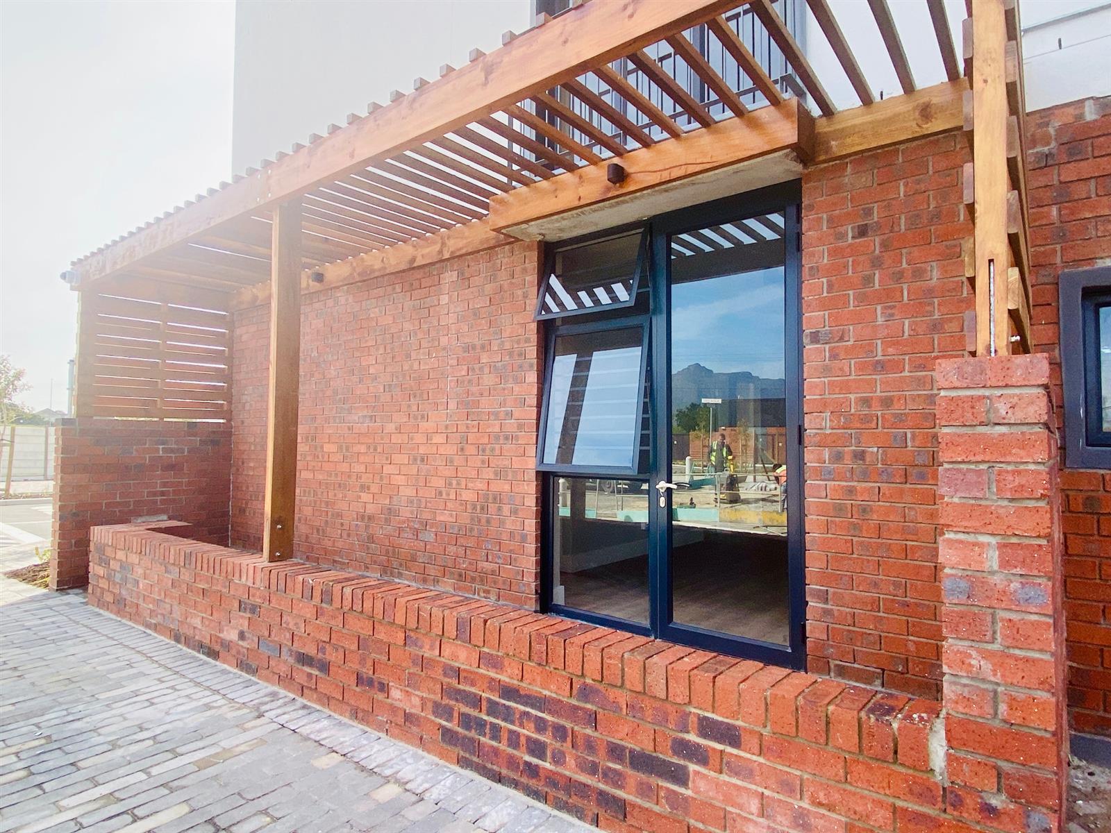 Amazing Ground Floor Apartment For Sale in Conradie Park, Thornton, Cape Town