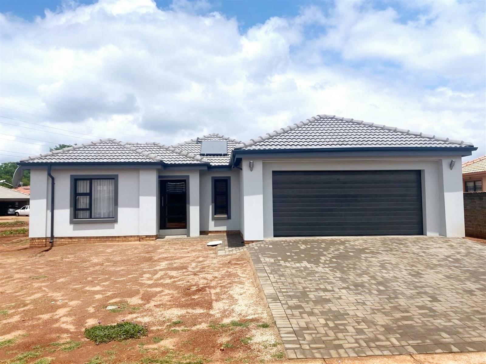Development for sale in Rosslyn, Akasia, 50 m²