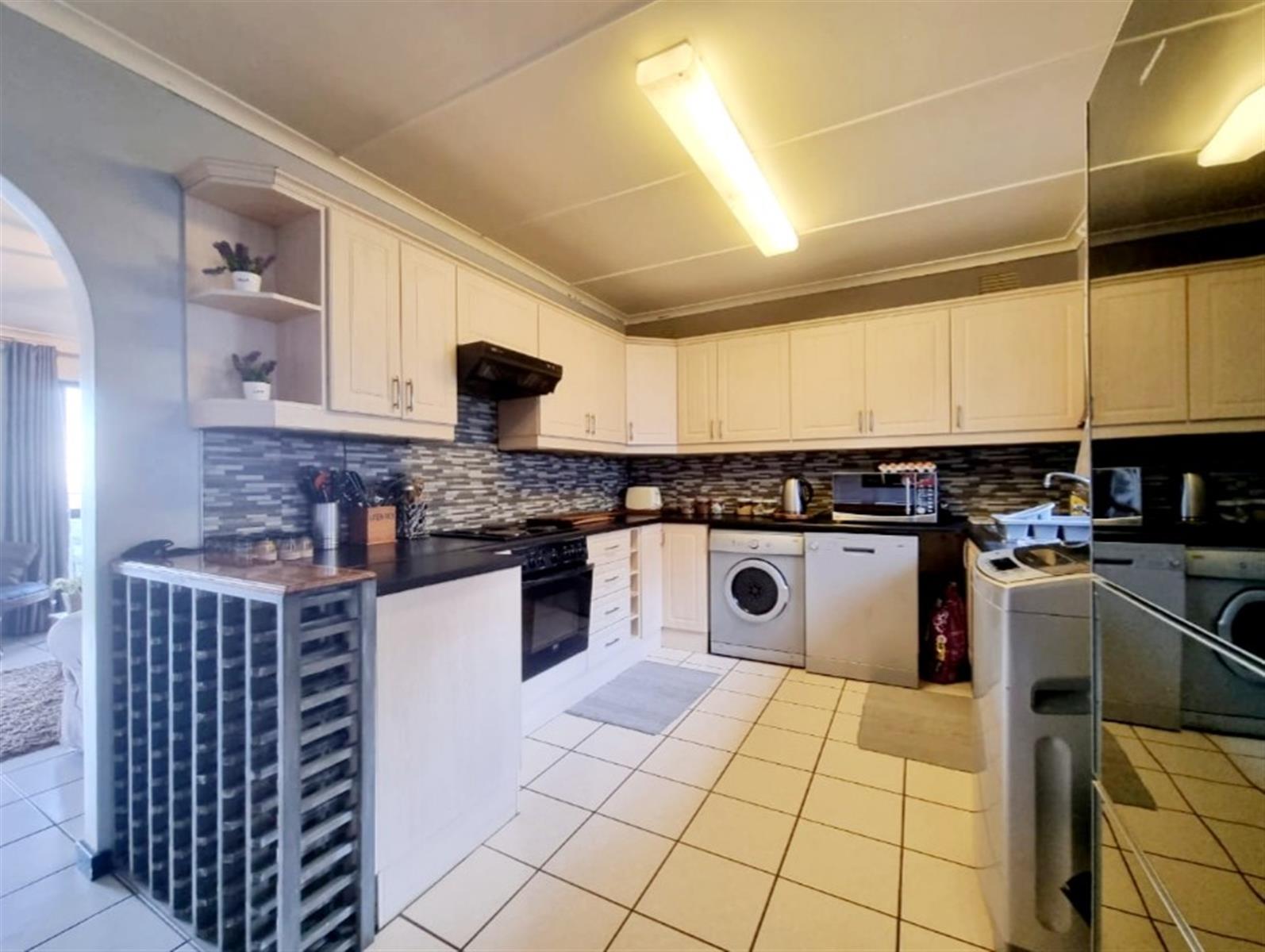 House with flat in Amanzimtoti, KwaZulu Natal