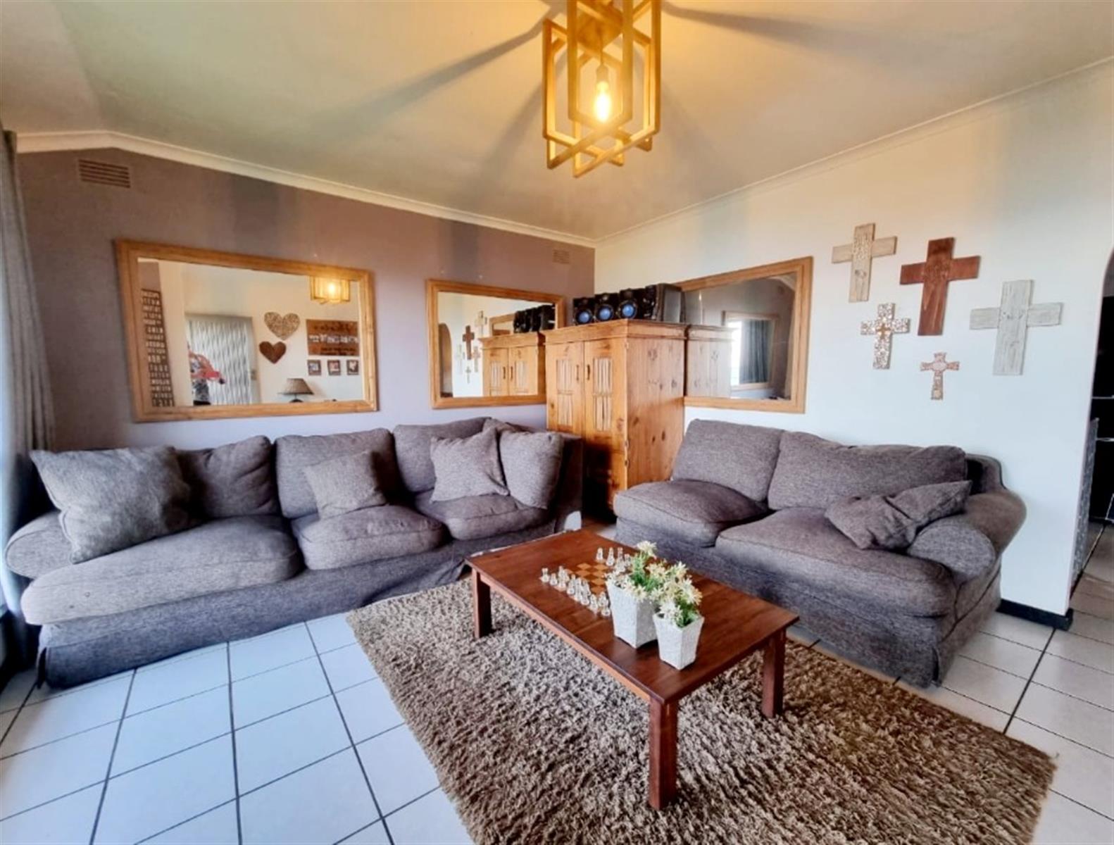 House with flat in Amanzimtoti, KwaZulu Natal