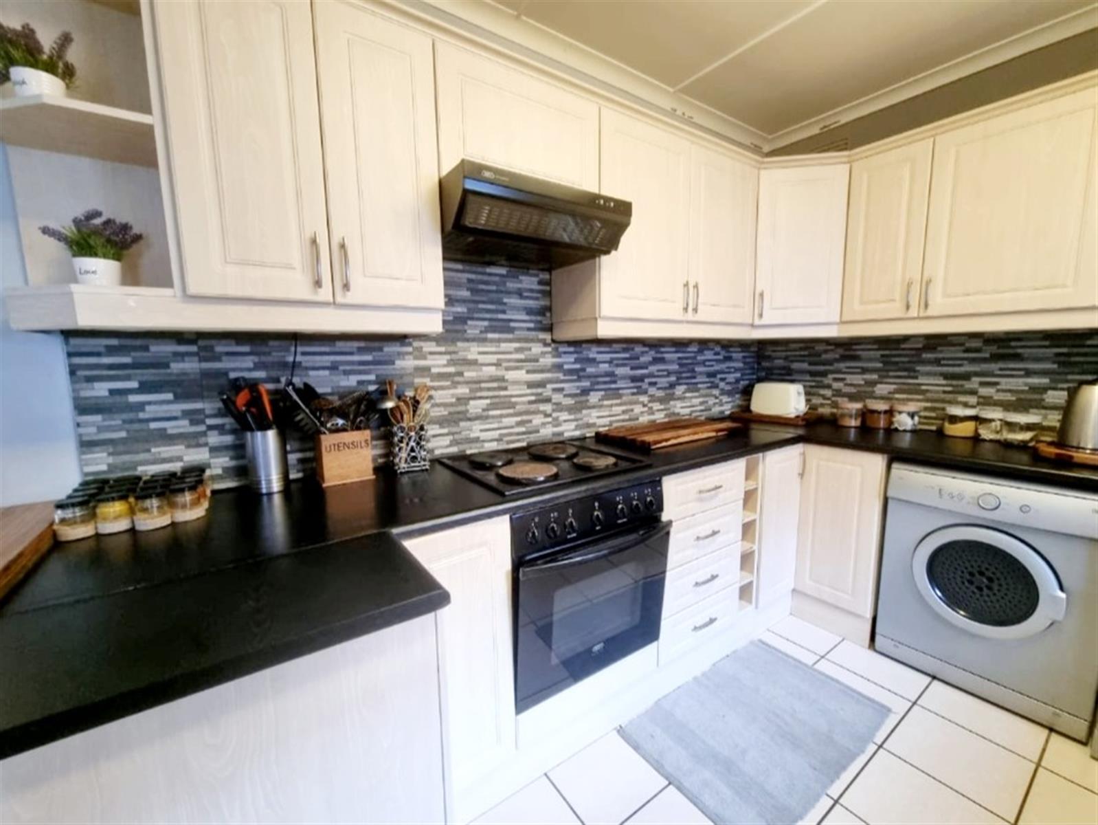 House with flat in Amanzimtoti, KwaZulu Natal