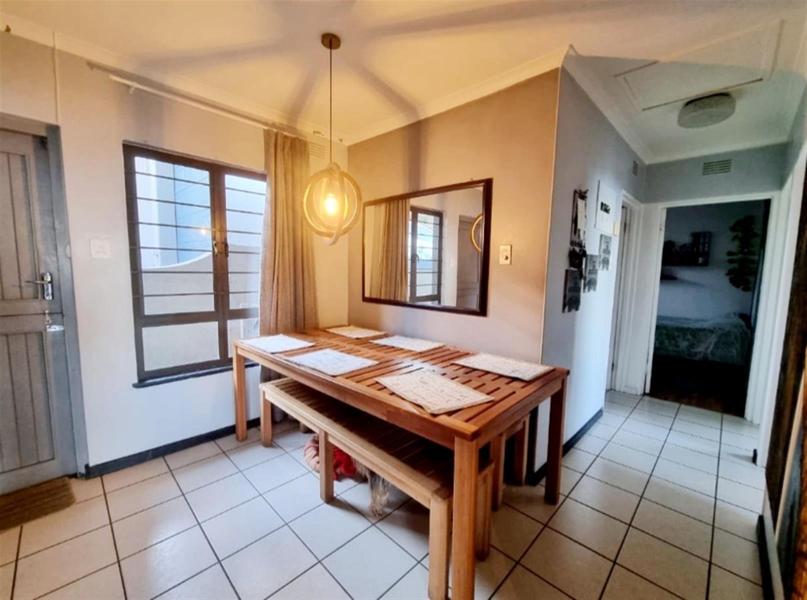 House with flat in Amanzimtoti, KwaZulu Natal