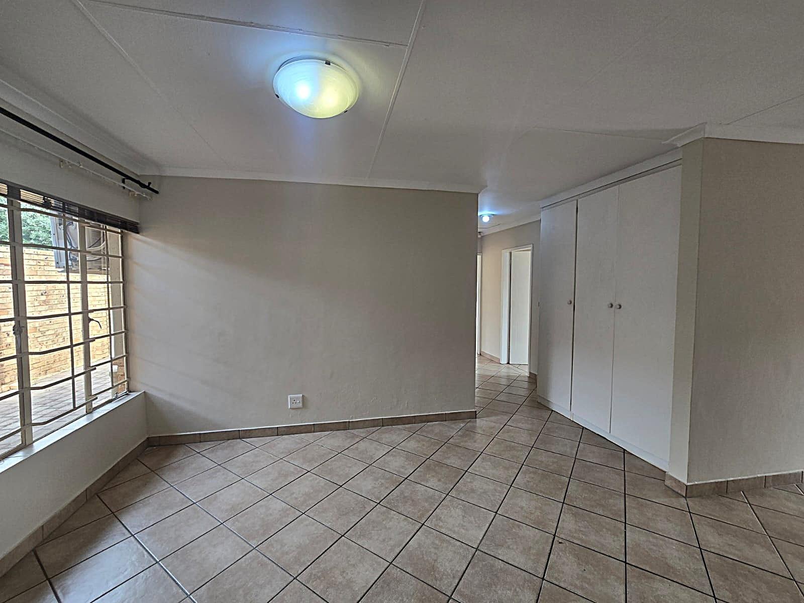 Townhouse for rent in Sinoville, Pretoria