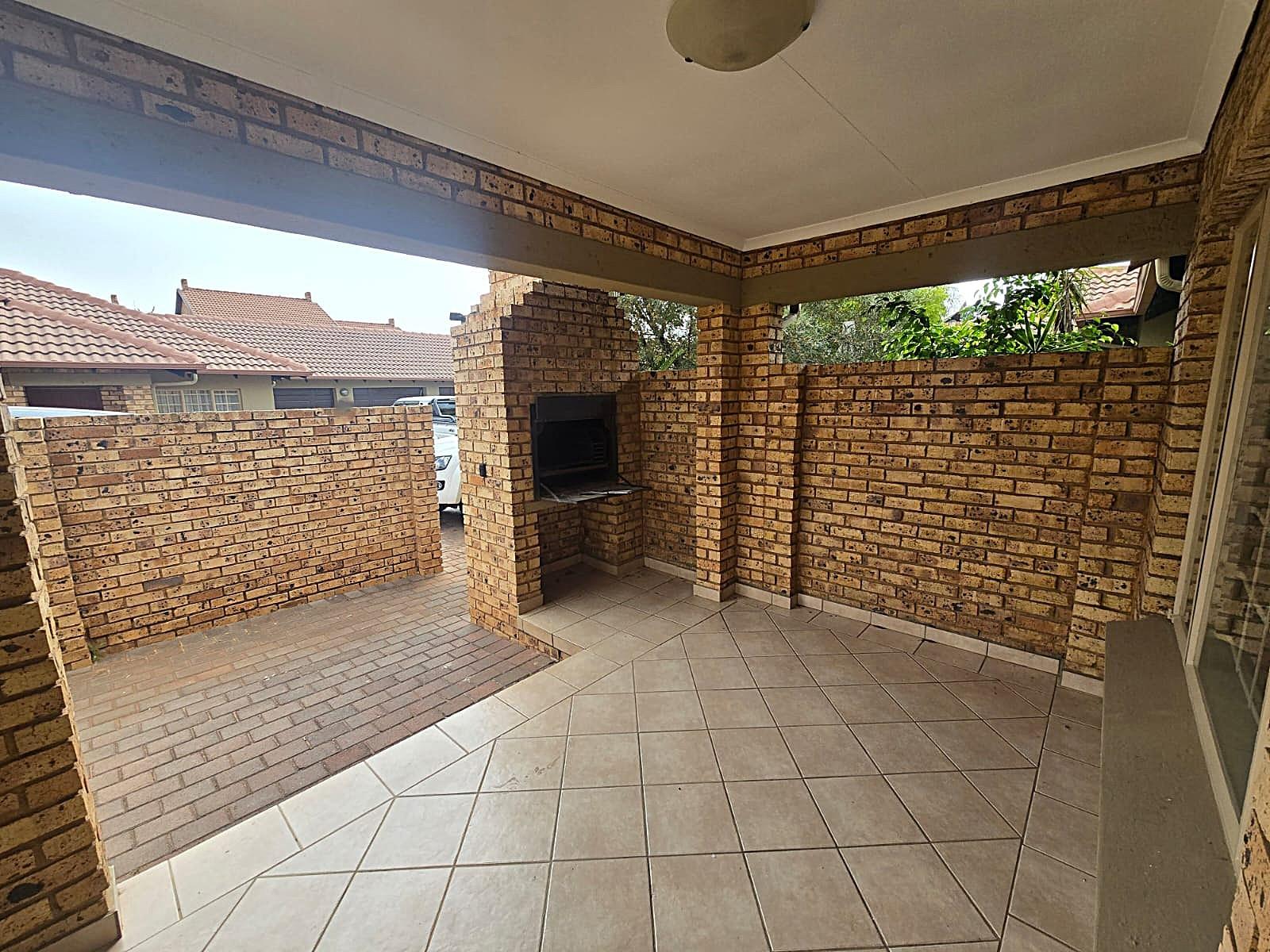 Townhouse for rent in Sinoville, Pretoria