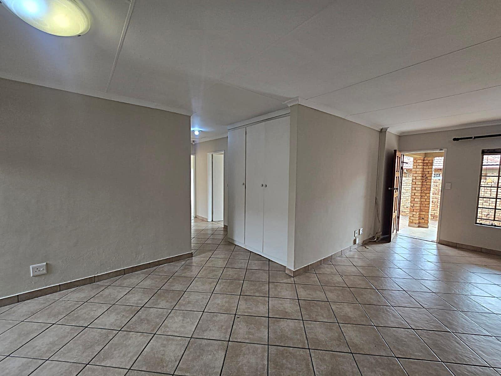 Townhouse for rent in Sinoville, Pretoria