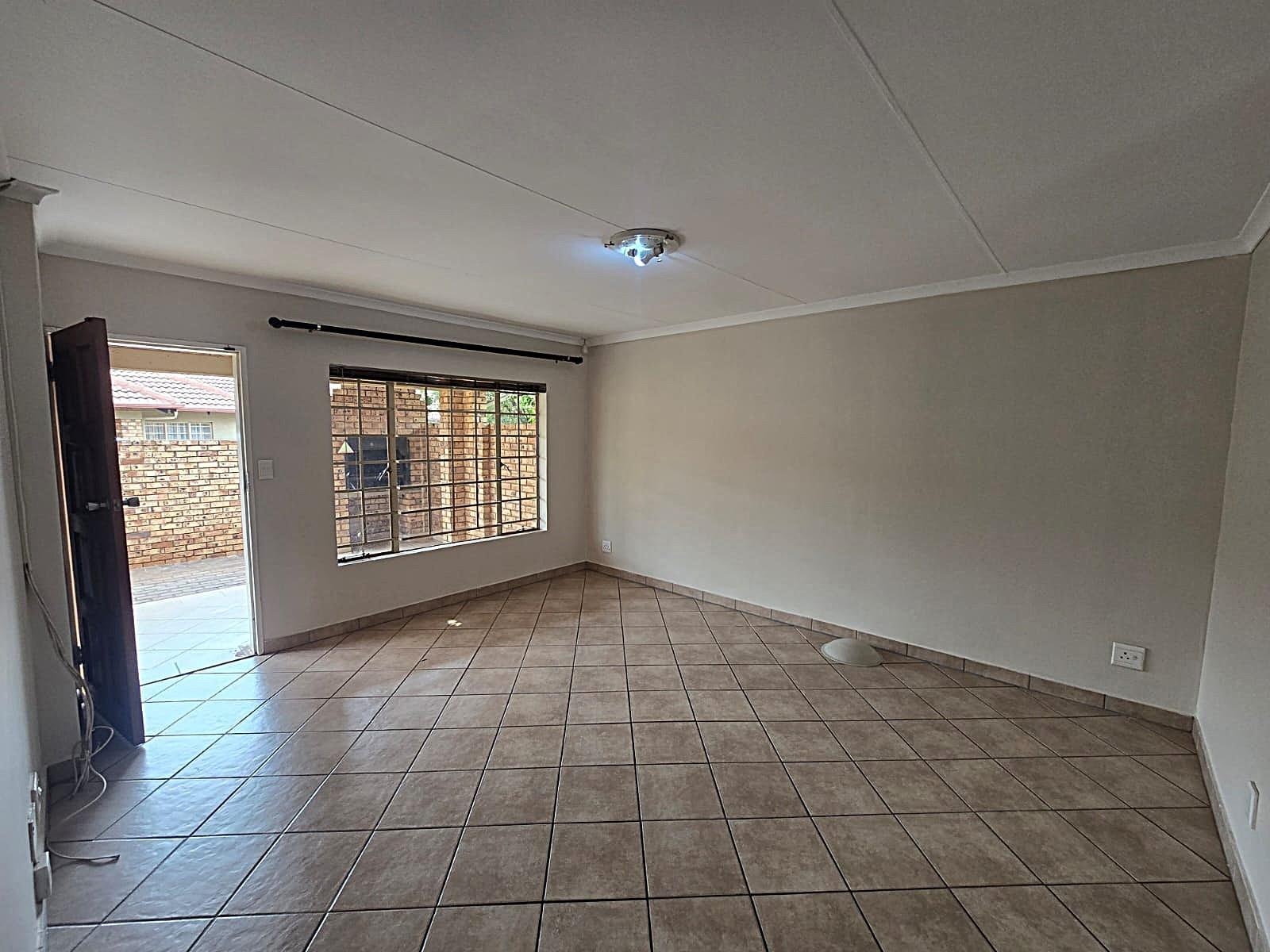 Townhouse for rent in Sinoville, Pretoria