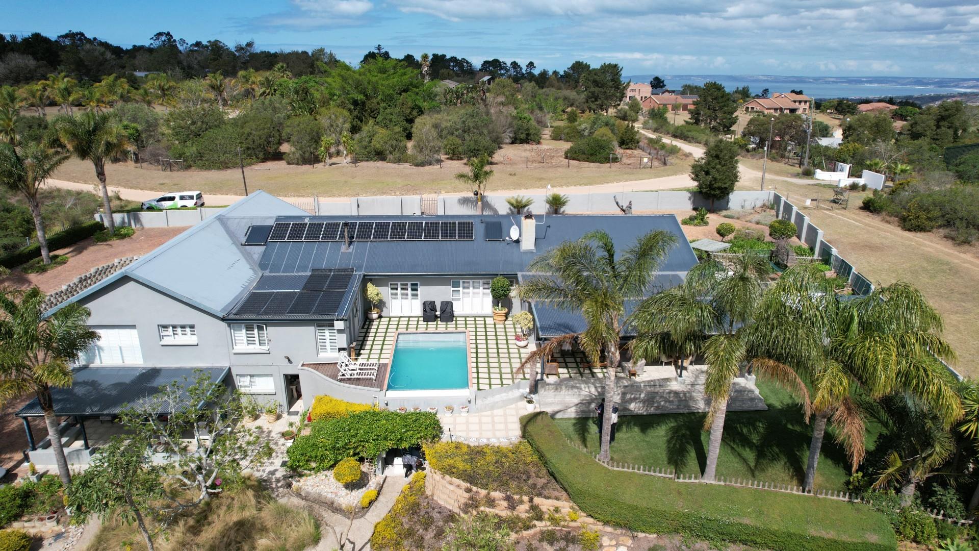 6 Bedroom House For Sale in Groot Brakrivier Central, Groot Brakrivier