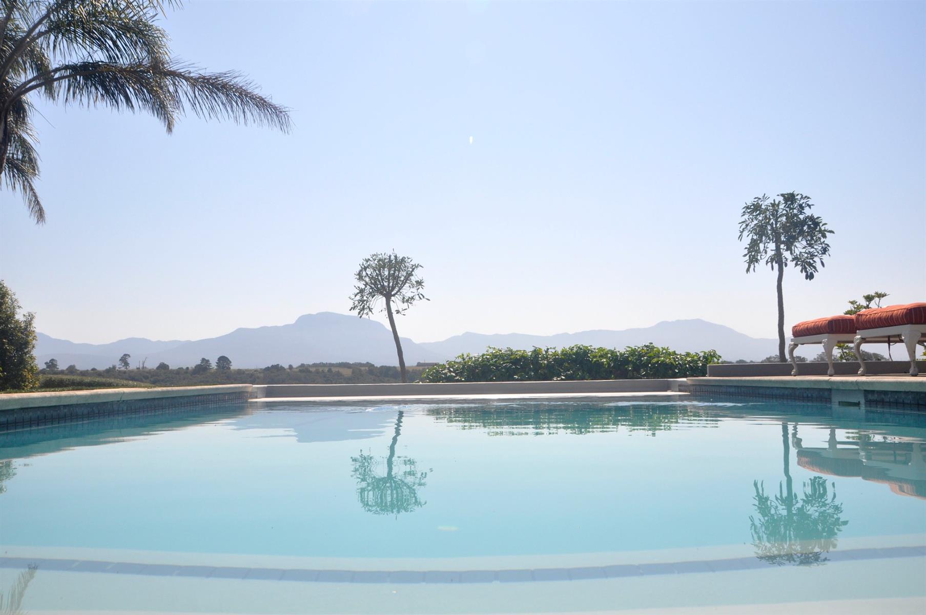 6 Bedroom House For Sale in Groot Brakrivier Central, Groot Brakrivier