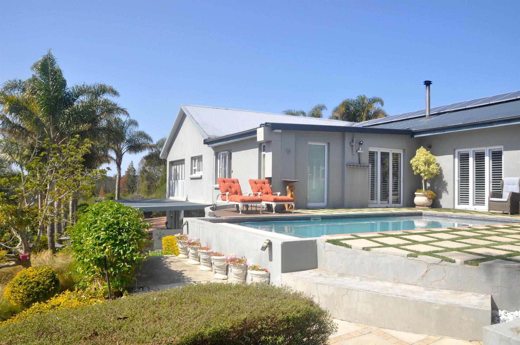 6 Bedroom House For Sale in Groot Brakrivier Central, Groot Brakrivier
