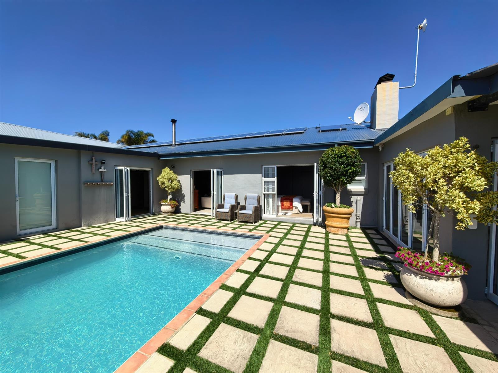 6 Bedroom House For Sale in Groot Brakrivier Central, Groot Brakrivier