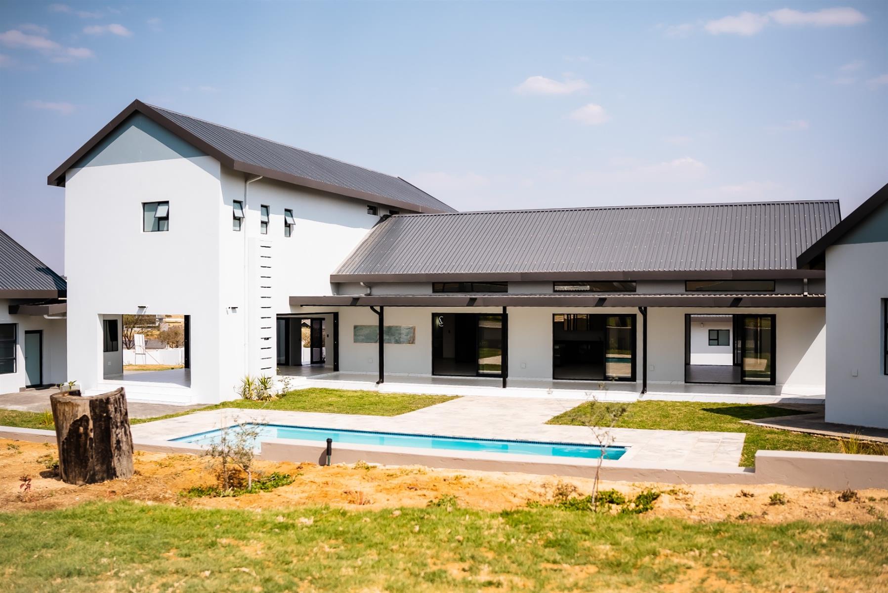 House for sale in Blue Hills Equestrian Estate, Blue Hills, Midrand, 904 m²