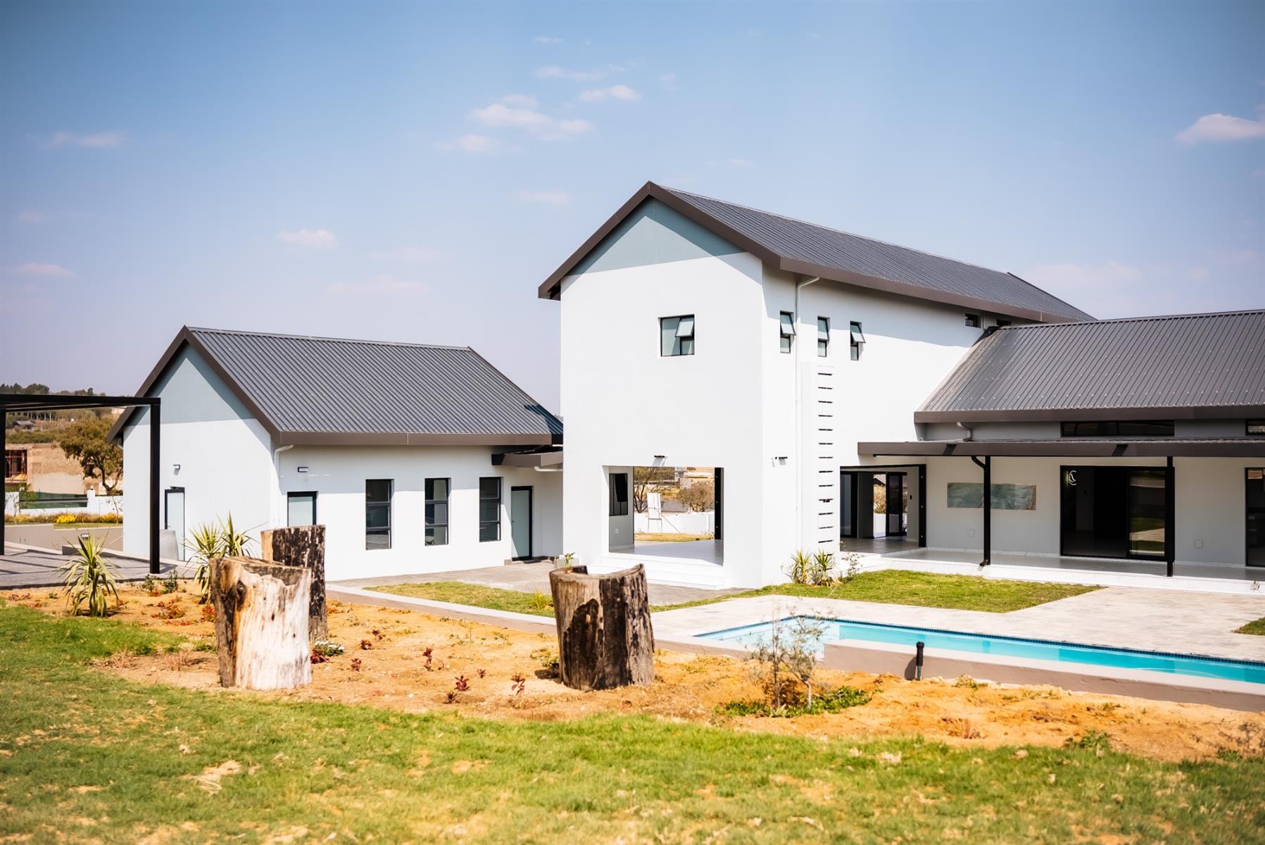 House for sale in Blue Hills Equestrian Estate, Blue Hills, Midrand, 904 m²
