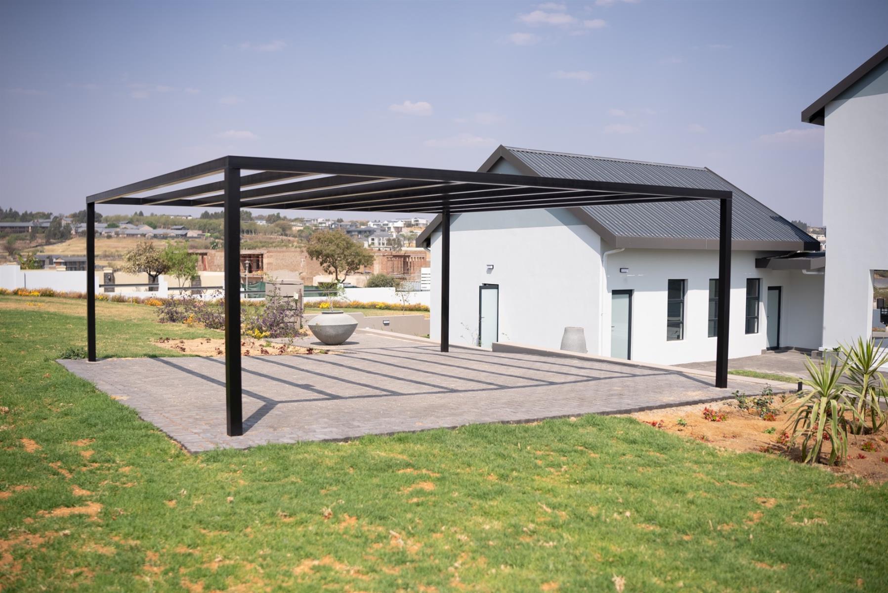 House for sale in Blue Hills Equestrian Estate, Blue Hills, Midrand, 904 m²