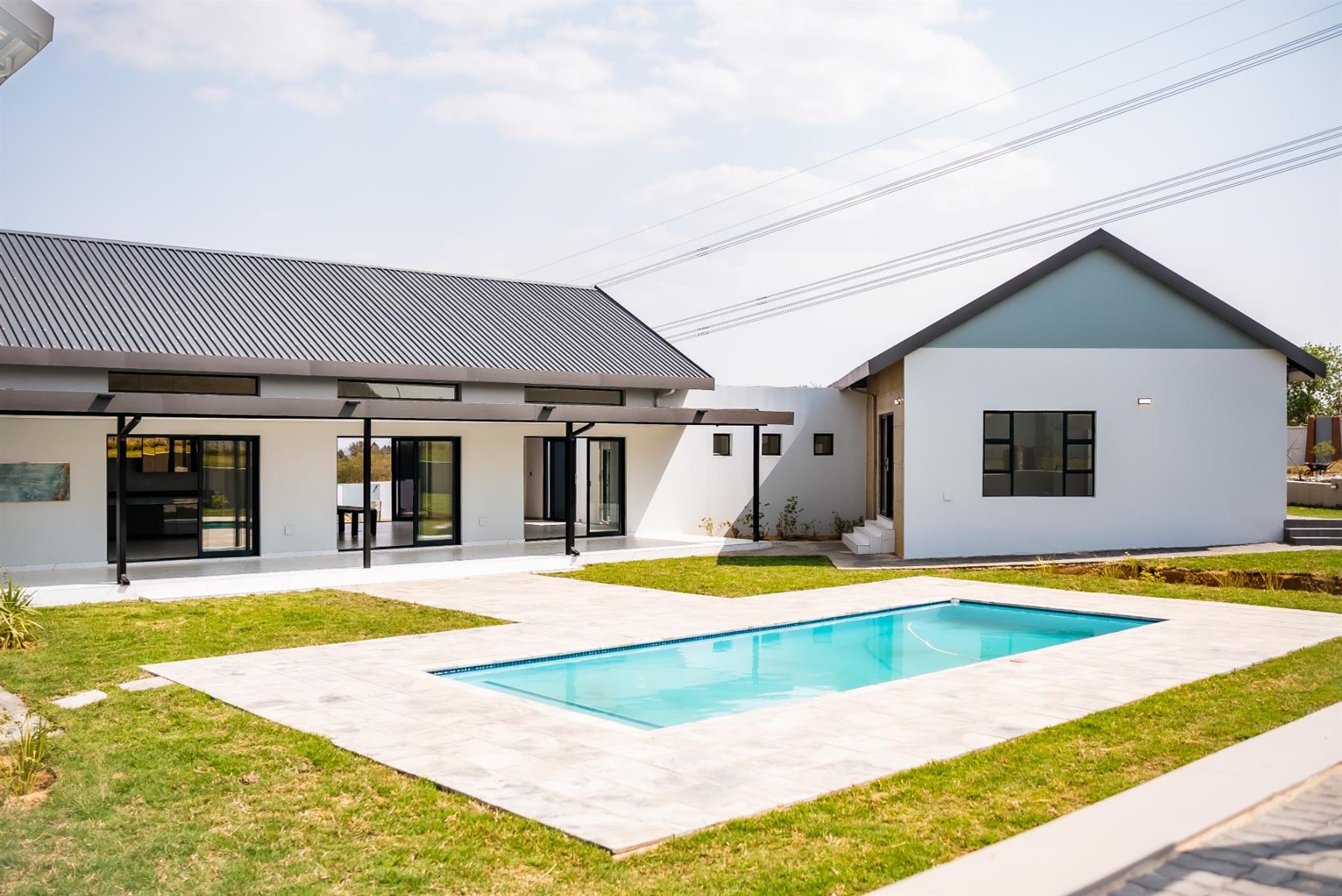 House for sale in Blue Hills Equestrian Estate, Blue Hills, Midrand, 904 m²