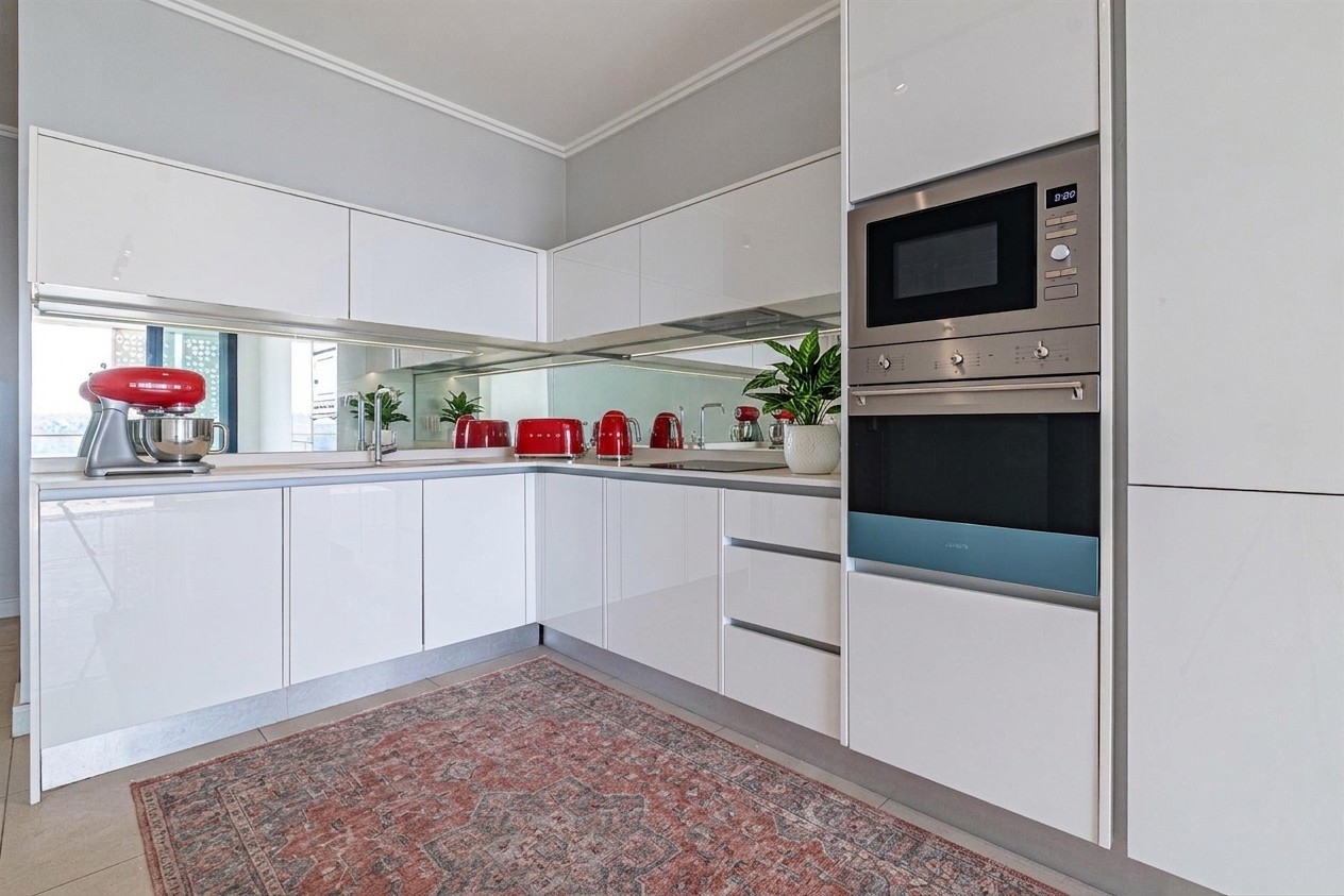 Apartment For Sale in Waterfall, Midrand