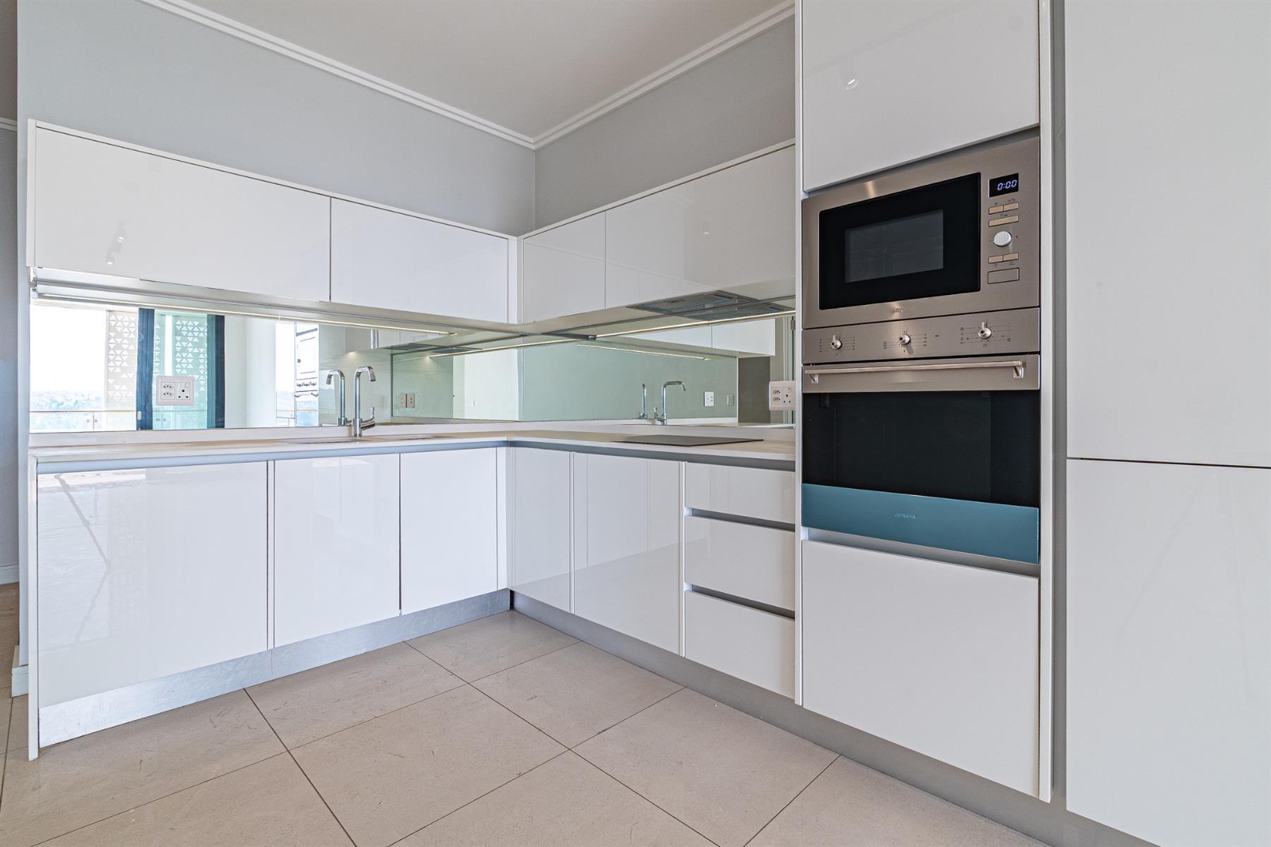 Apartment For Sale in Waterfall, Midrand