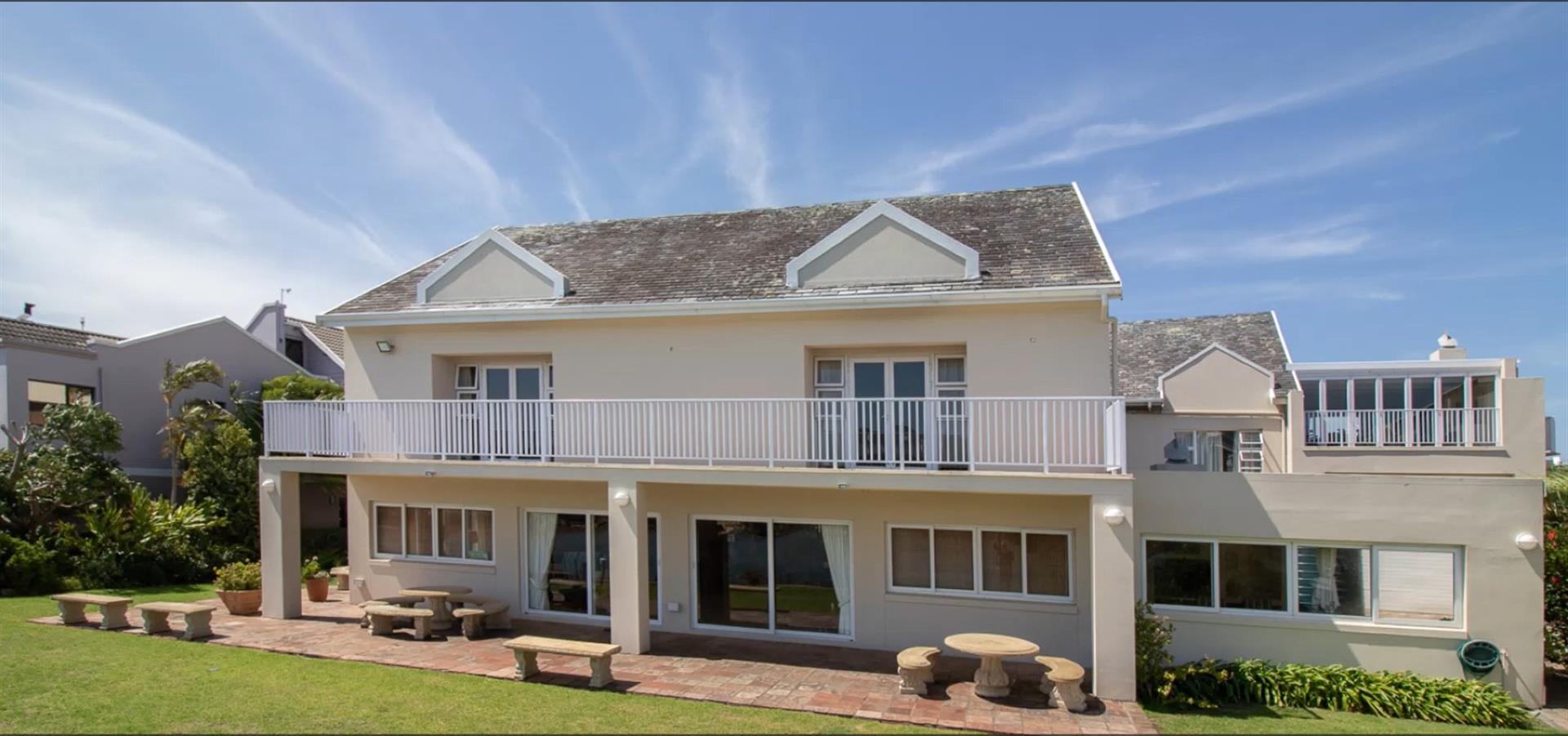 Prestigious Home, Private Jetty, Apartment and Solar Power