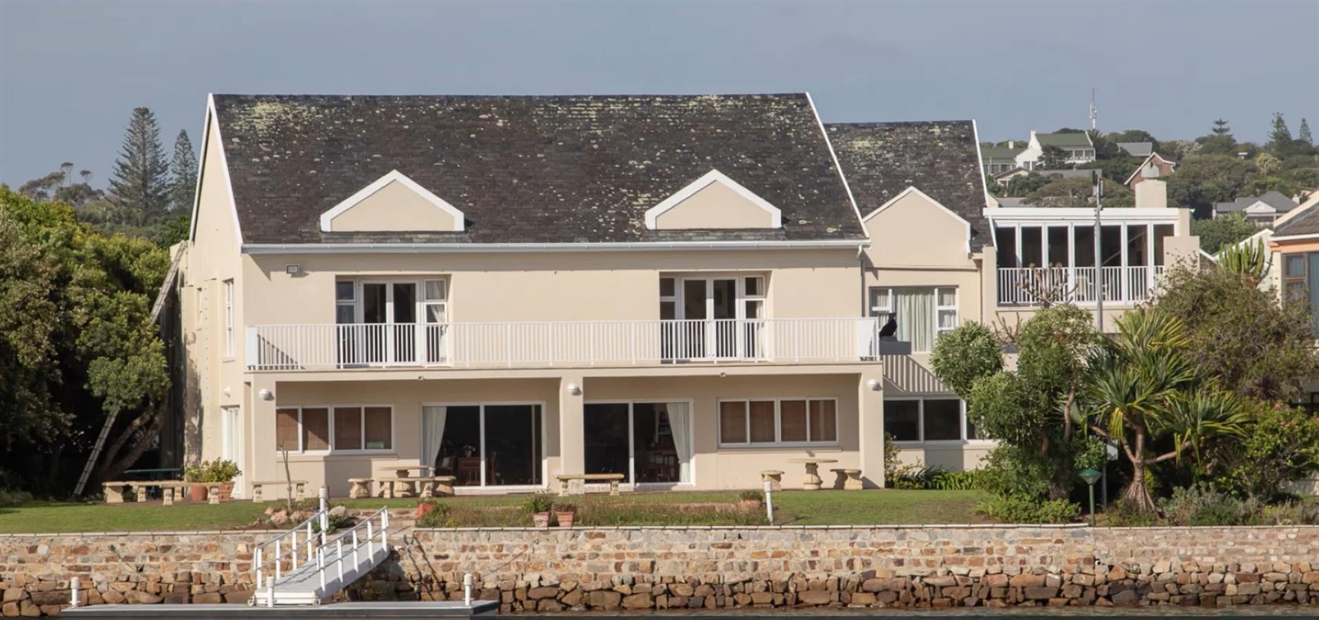 Prestigious Home, Private Jetty, Apartment and Solar Power