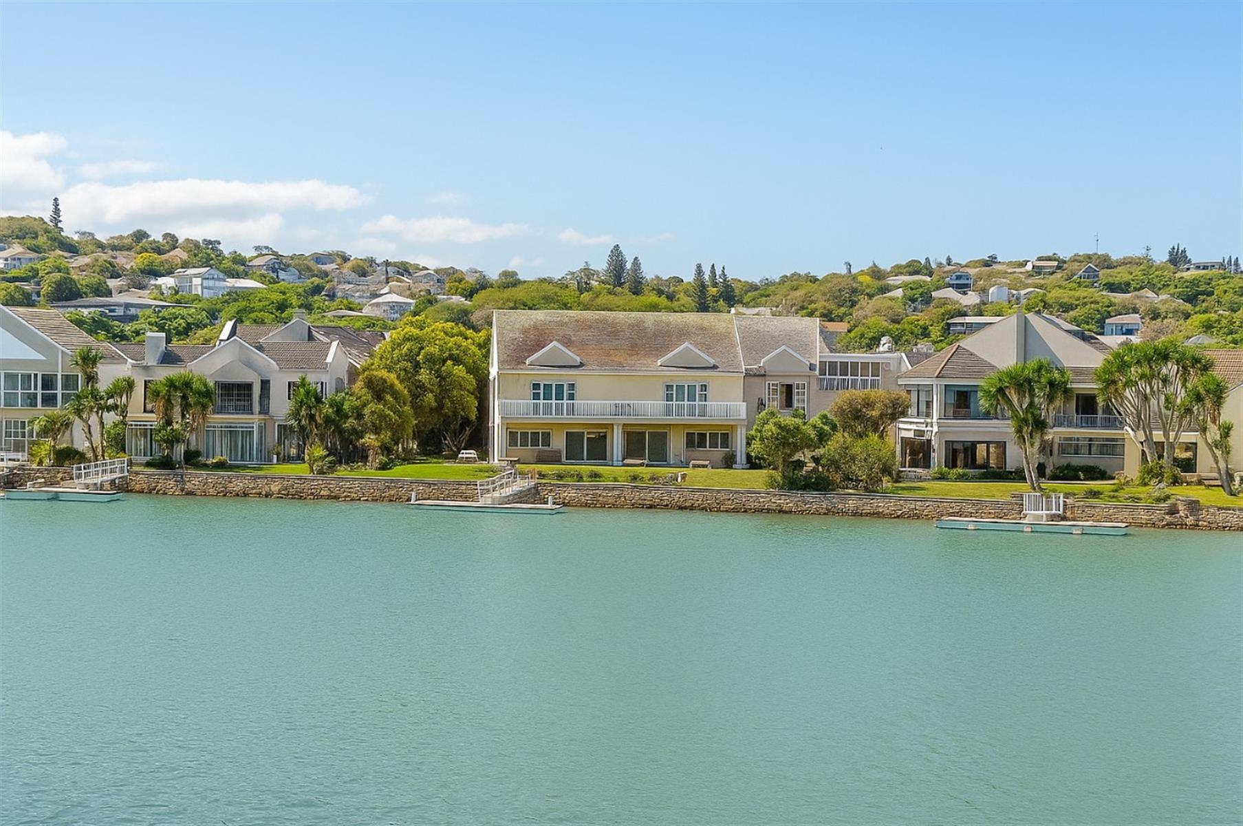 Prestigious Home, Private Jetty, Apartment and Solar Power